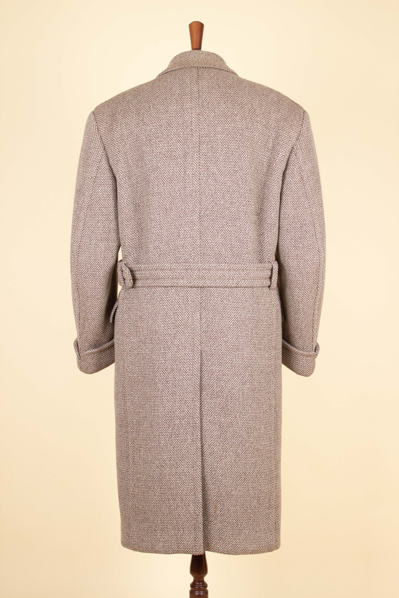 SWEDISH 1957 LIGHT BROWN DOUBLE BREASTED BESPOKE OVERCOAT BY PUB. SIZE CA EU 52-54