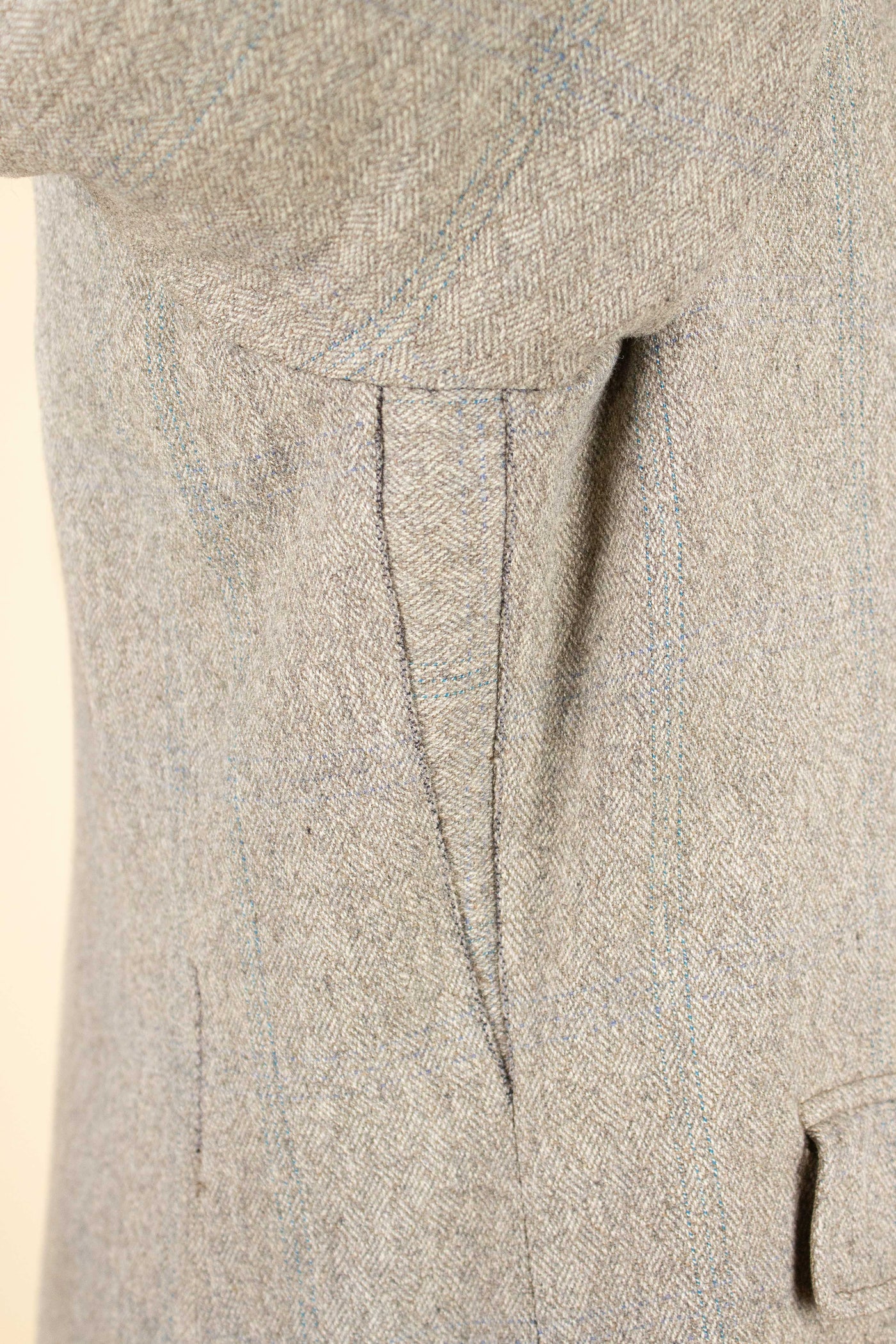SWEDISH 1920S GREY/GREEN STRIPED DOUBLE BREASTED OVERCOAT. SIZE CA EU 46