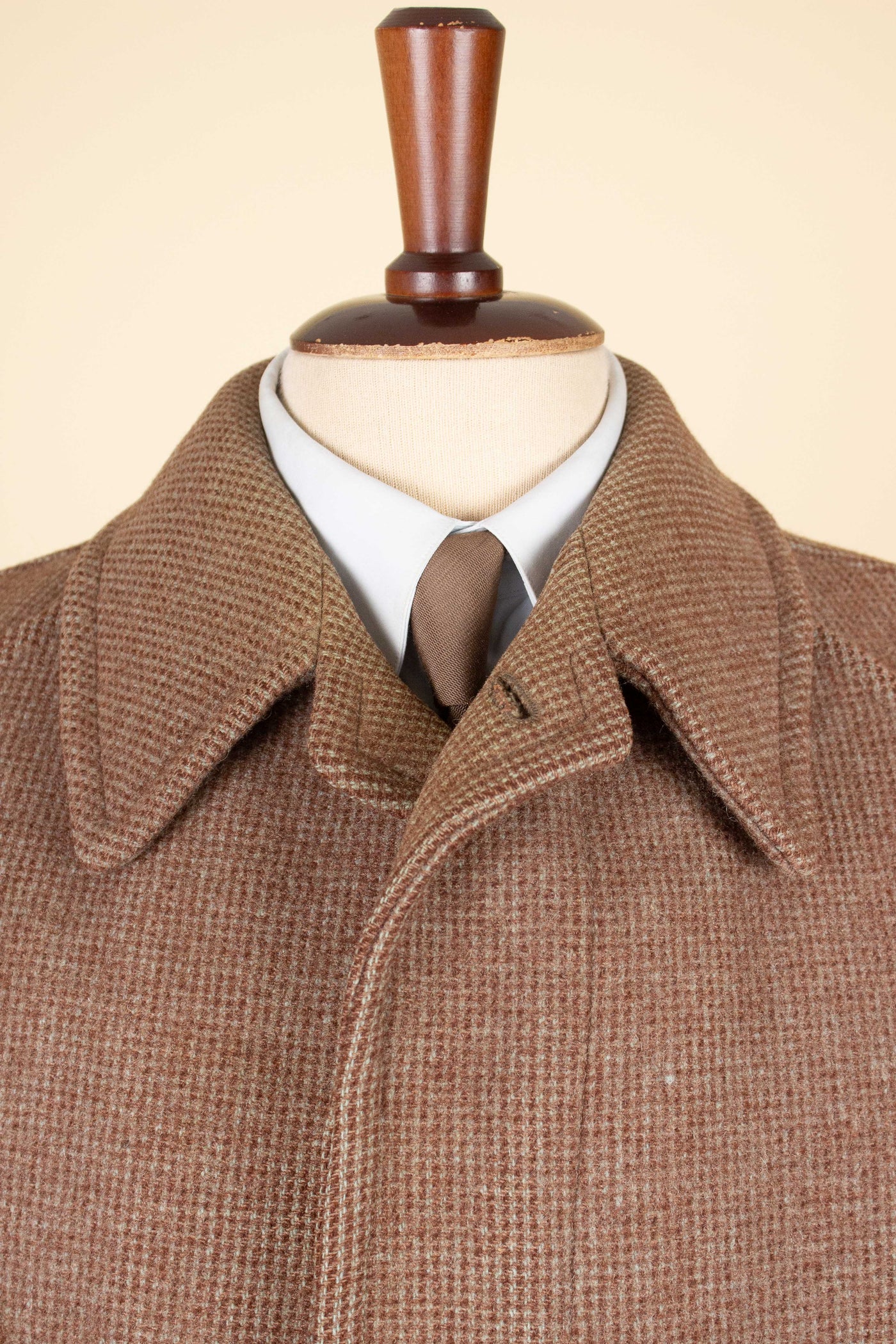 SWEDISH 1940S/1950S MID-BROWN RAGLAN TWEED OVERCOAT BY JUNEX. SIZE CA EU 46-48