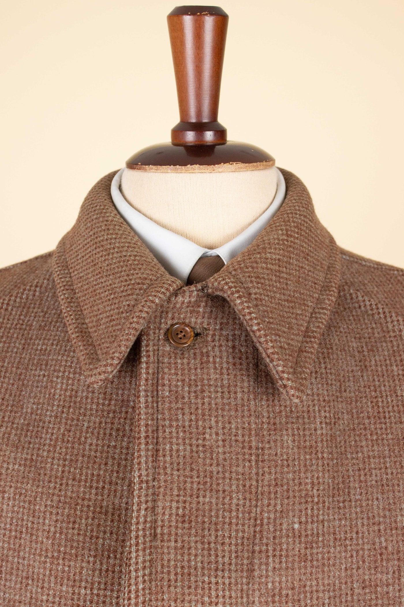 SWEDISH 1940S/1950S MID-BROWN RAGLAN TWEED OVERCOAT BY JUNEX. SIZE CA EU 46-48