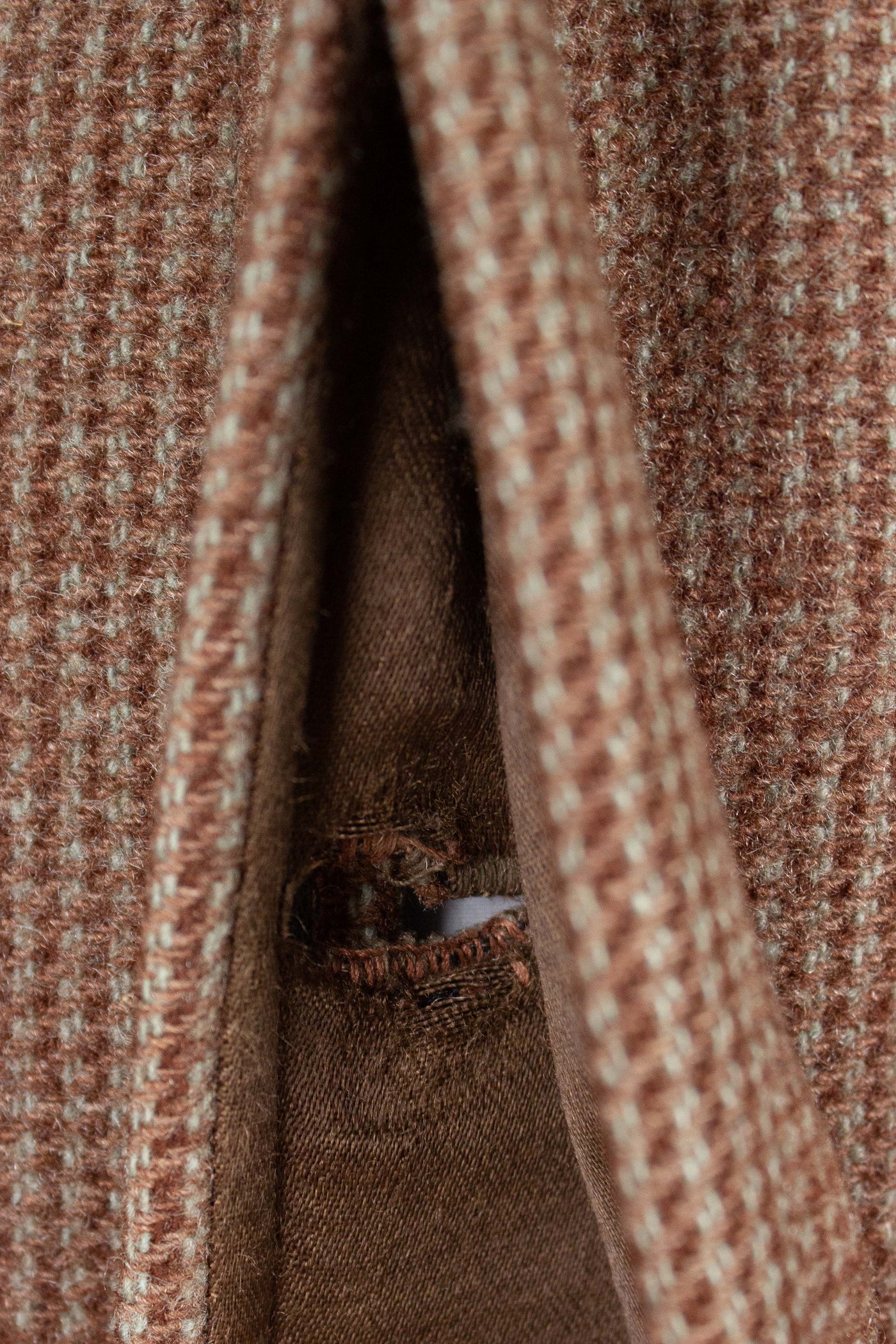 SWEDISH 1940S/1950S MID-BROWN RAGLAN TWEED OVERCOAT BY JUNEX. SIZE CA EU 46-48