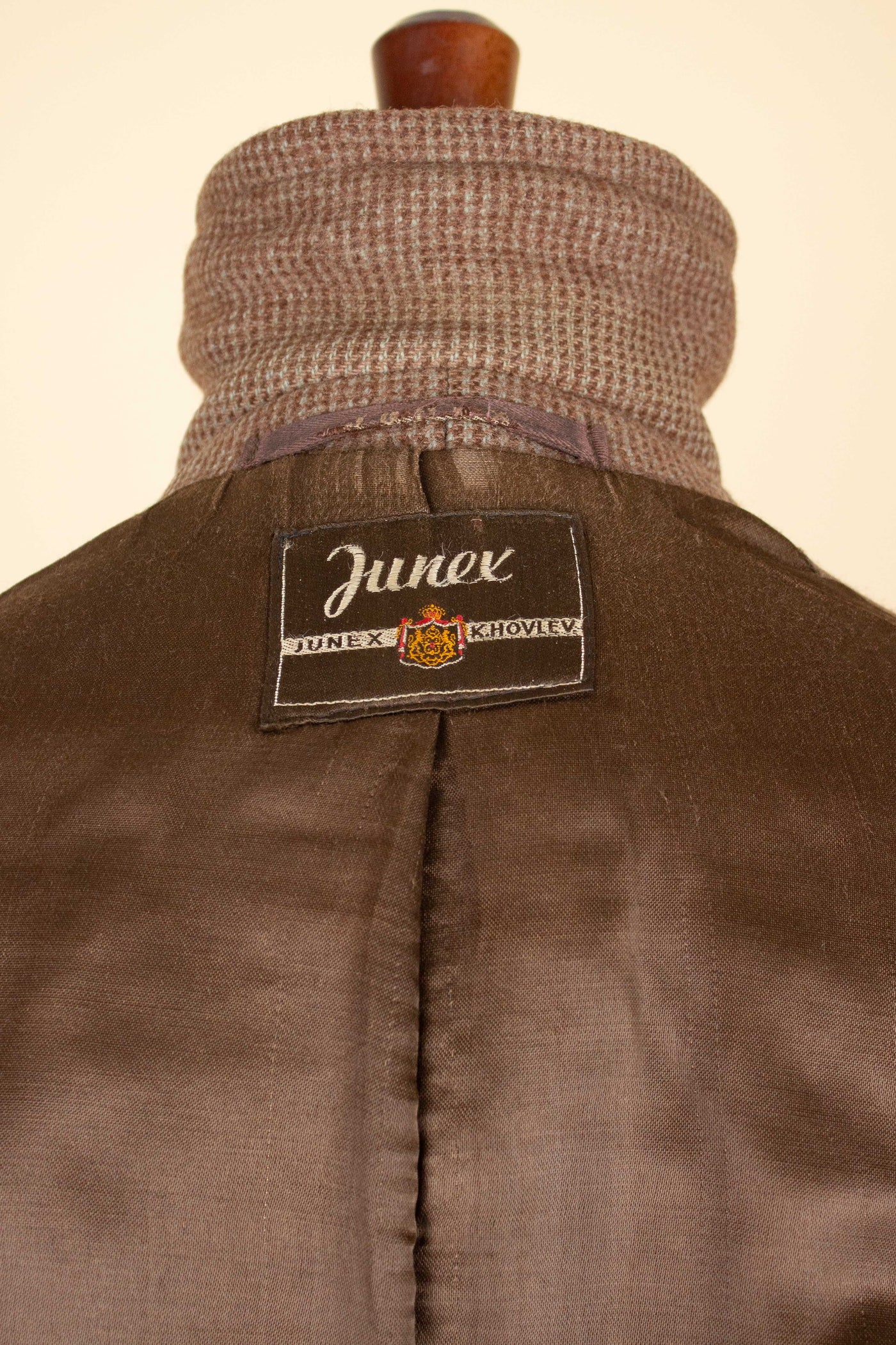 SWEDISH 1940S/1950S MID-BROWN RAGLAN TWEED OVERCOAT BY JUNEX. SIZE CA EU 46-48