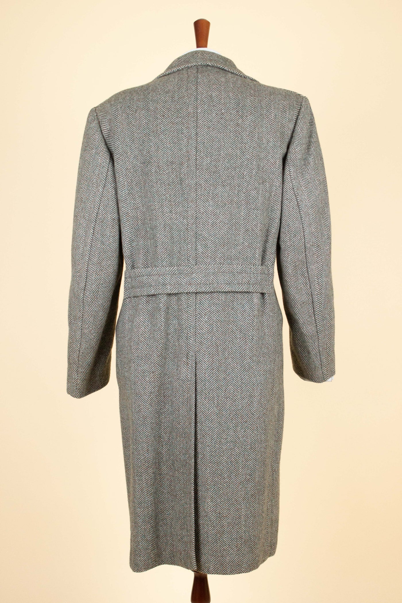 SWEDISH 1930S/1940S GREEN HERRINGBONE DEADSTOCK TWEED COAT BY HELLTEX. SIZE CA EU 46