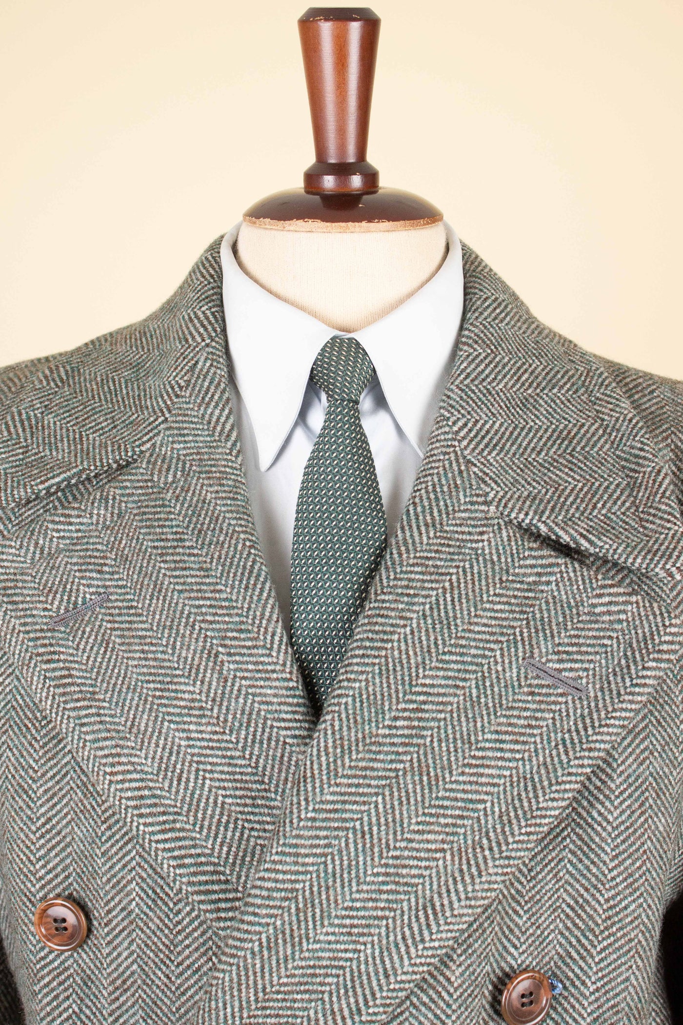 SWEDISH 1930S/1940S GREEN HERRINGBONE DEADSTOCK TWEED COAT BY HELLTEX. SIZE CA EU 46