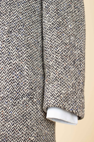 SWEDISH 1950S/1960S SALT&PEPPER/HERRINGBONE RAGLAN OVERCOAT BY STRÖMS. SIZE CA EU 44-46