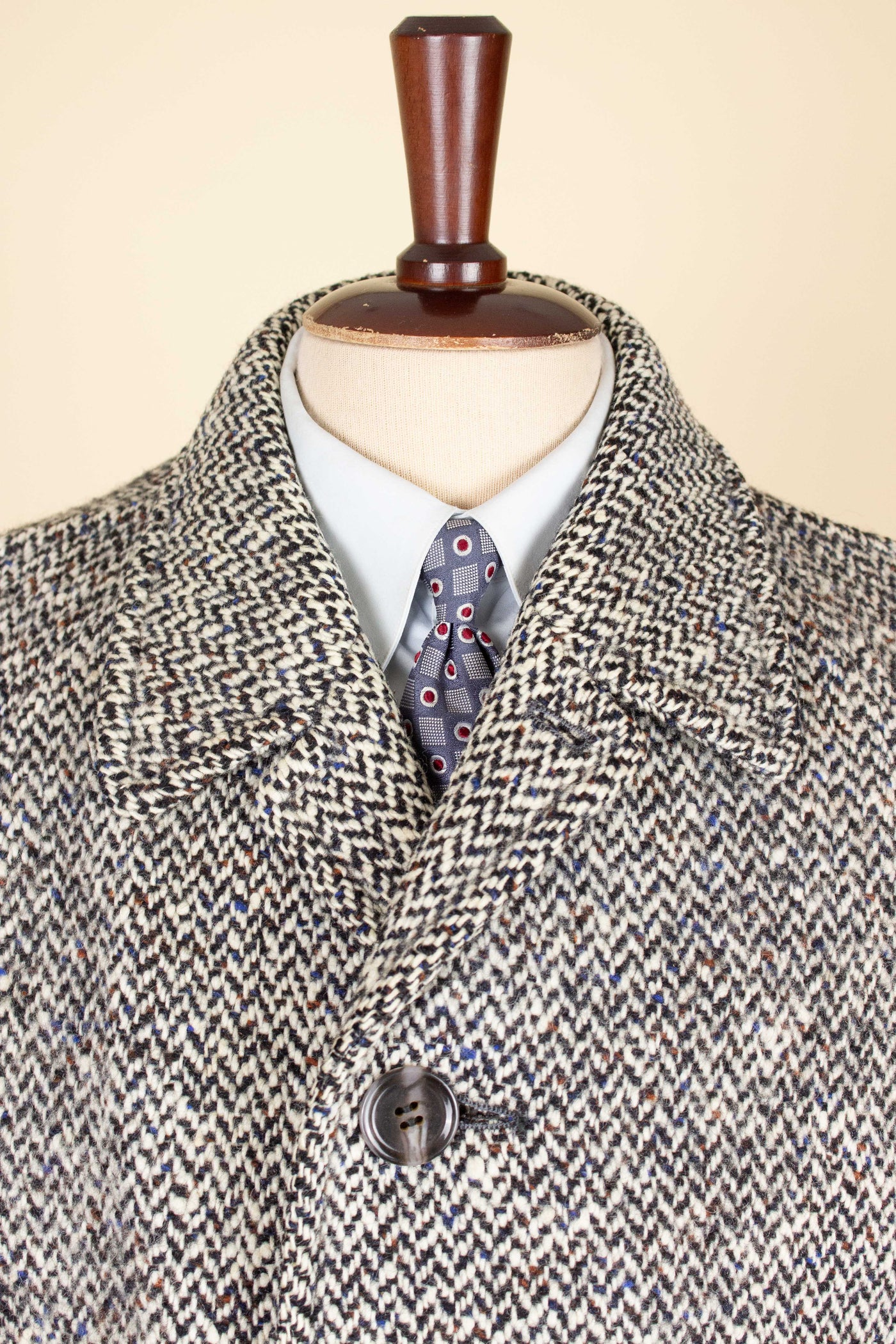 SWEDISH 1950S/1960S SALT&PEPPER/HERRINGBONE RAGLAN OVERCOAT BY STRÖMS. SIZE CA EU 44-46