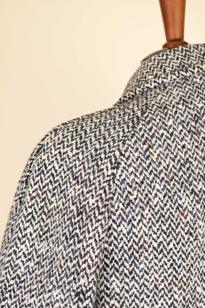 SWEDISH 1950S/1960S SALT&PEPPER/HERRINGBONE RAGLAN OVERCOAT BY STRÖMS. SIZE CA EU 44-46