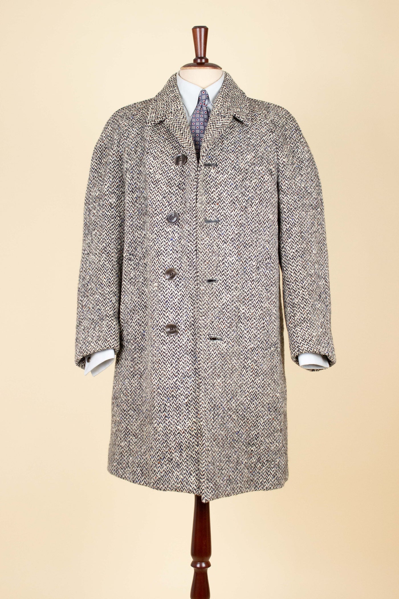 SWEDISH 1950S/1960S SALT&PEPPER/HERRINGBONE RAGLAN OVERCOAT BY STRÖMS. SIZE CA EU 44-46
