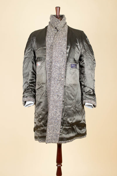 SWEDISH 1950S/1960S SALT&PEPPER/HERRINGBONE RAGLAN OVERCOAT BY STRÖMS. SIZE CA EU 44-46