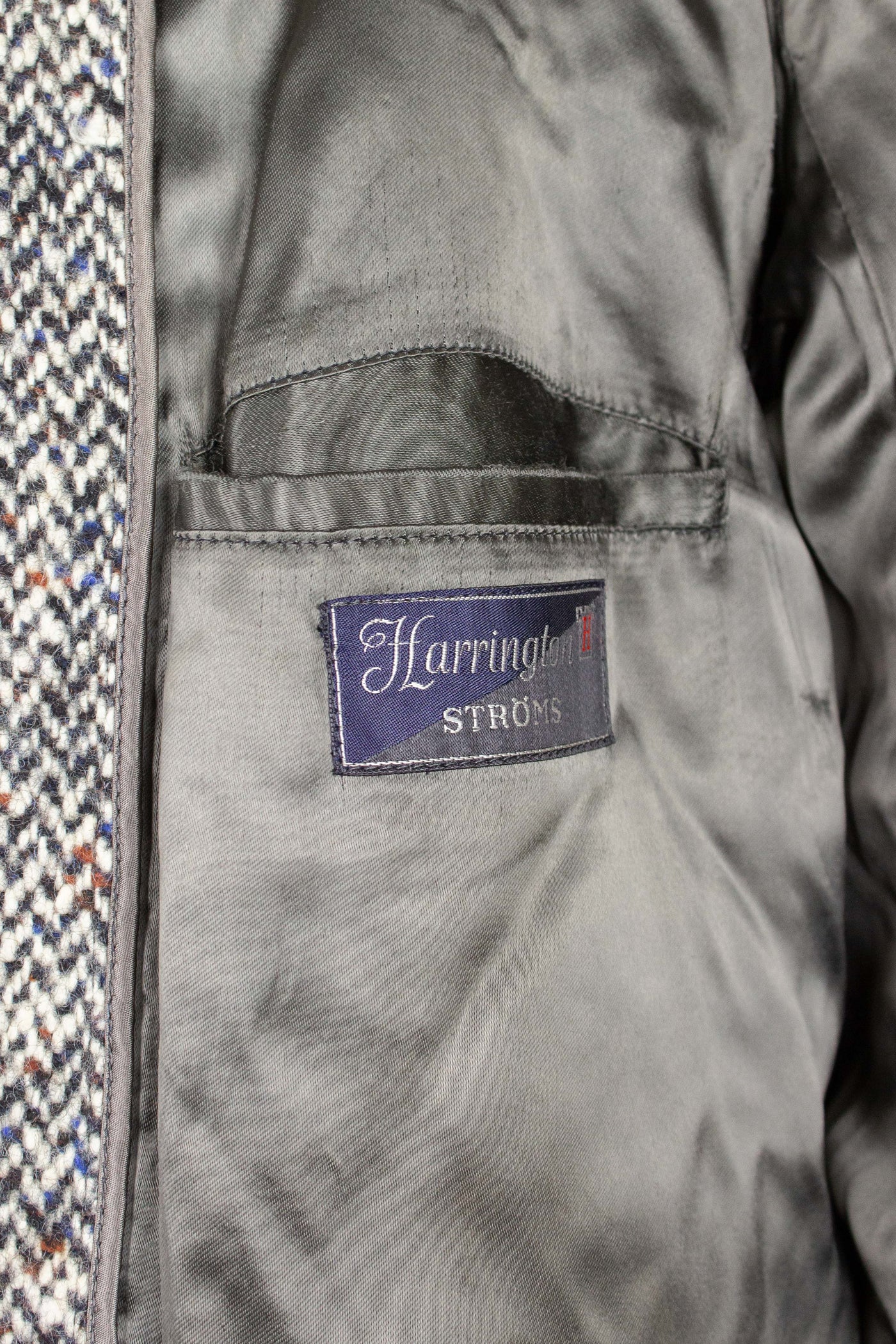 SWEDISH 1950S/1960S SALT&PEPPER/HERRINGBONE RAGLAN OVERCOAT BY STRÖMS. SIZE CA EU 44-46