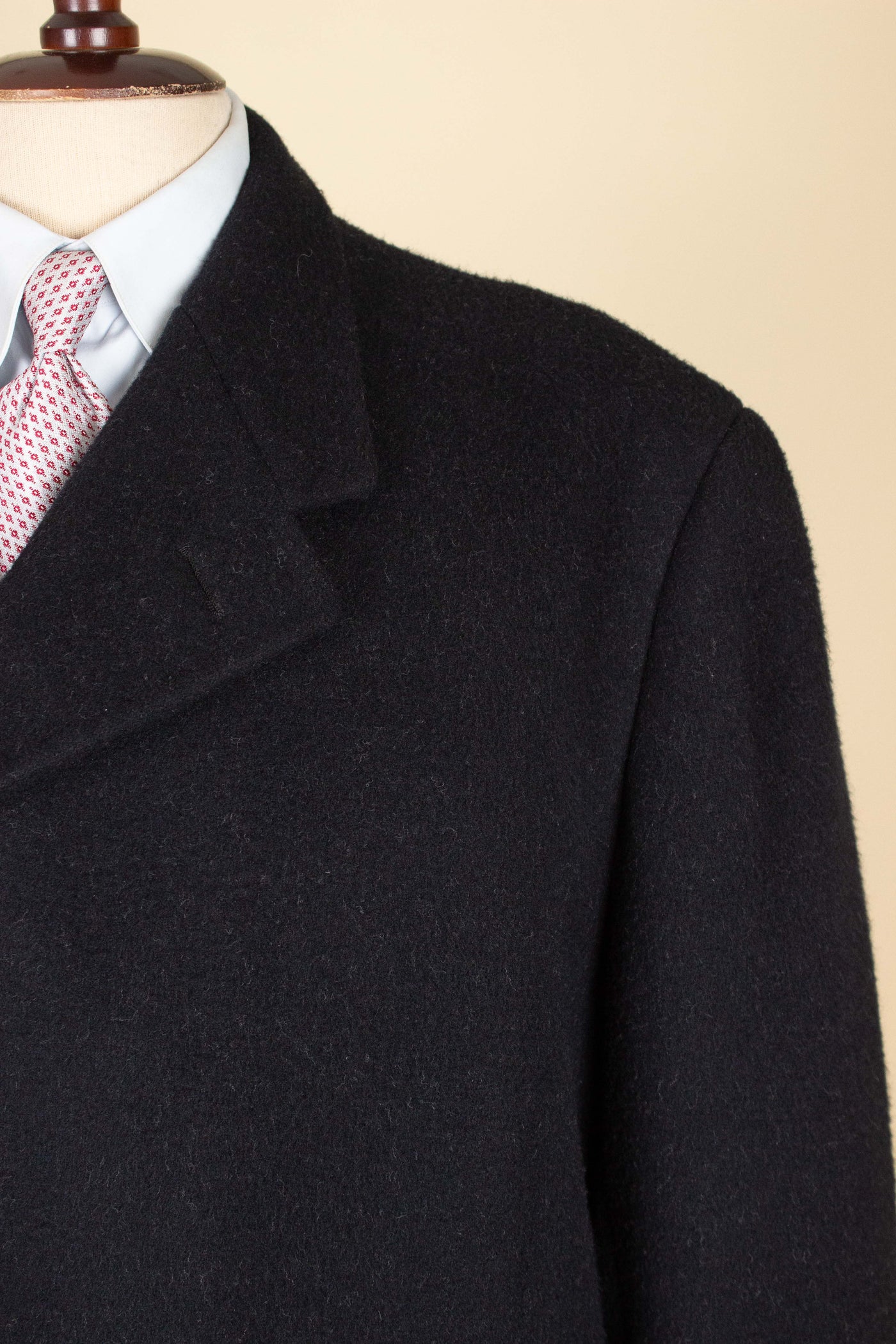 SWEDISH 1948 BLACK SINGLE BREASTED BESPOKE OVERCOAT BY STRÖMS. SIZE CA EU 48-50