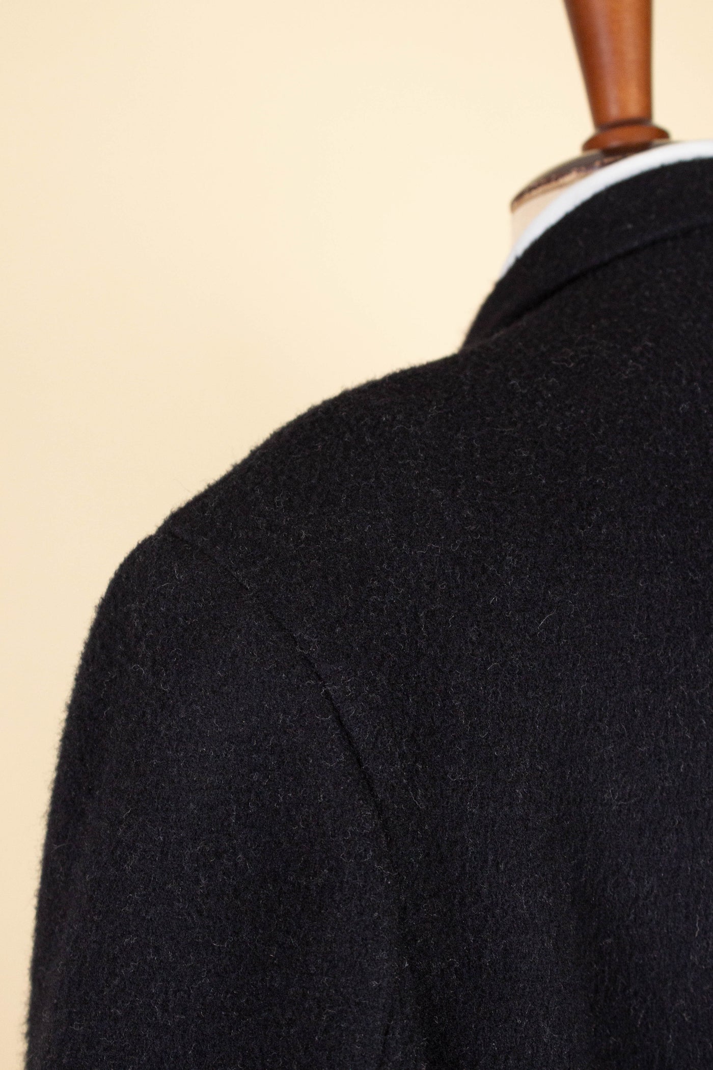SWEDISH 1948 BLACK SINGLE BREASTED BESPOKE OVERCOAT BY STRÖMS. SIZE CA EU 48-50