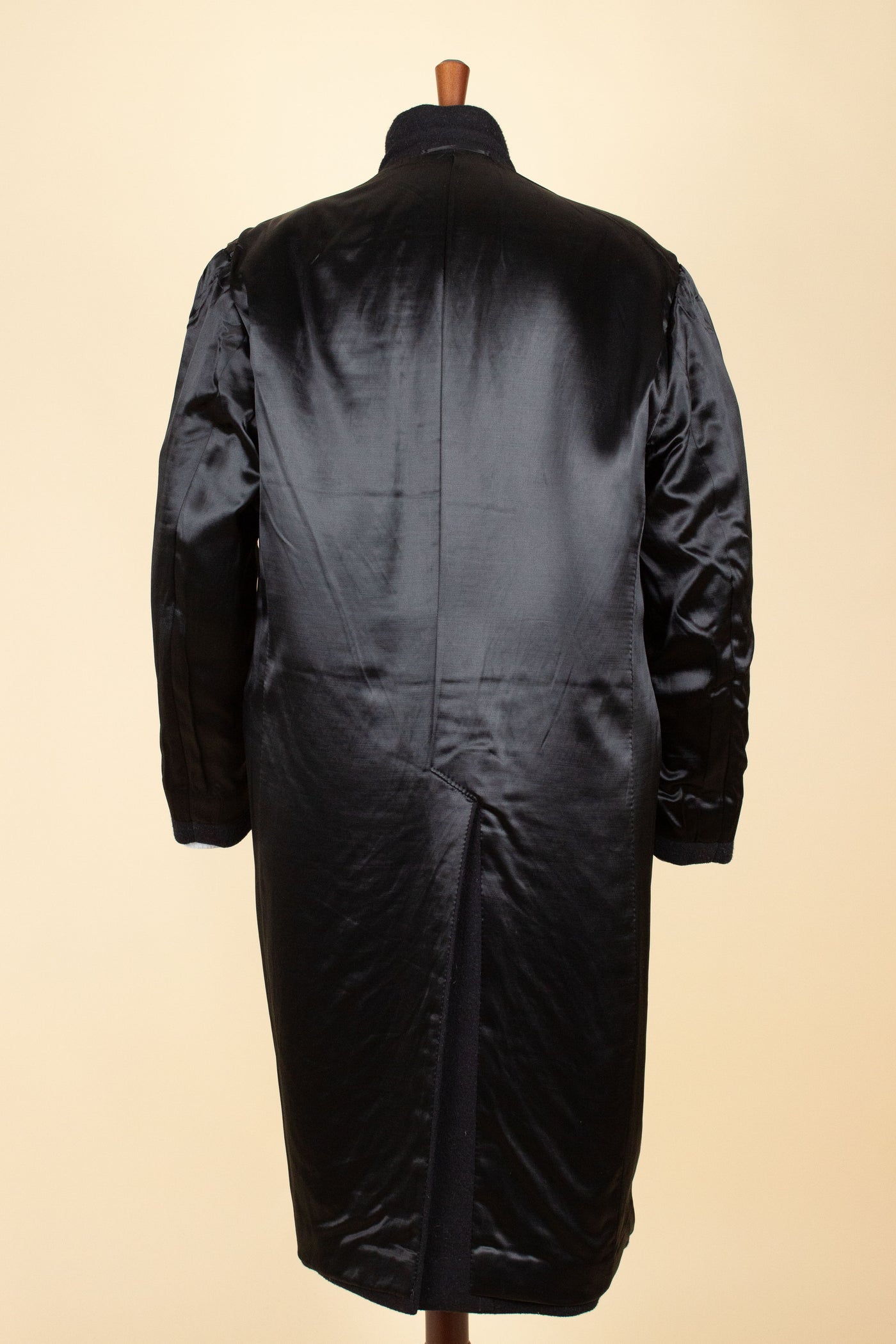 SWEDISH 1948 BLACK SINGLE BREASTED BESPOKE OVERCOAT BY STRÖMS. SIZE CA EU 48-50