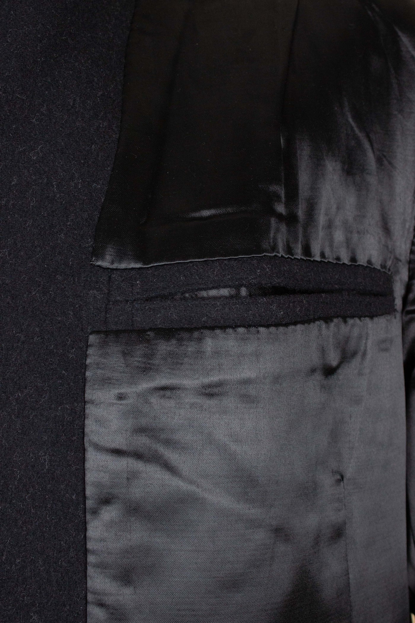 SWEDISH 1948 BLACK SINGLE BREASTED BESPOKE OVERCOAT BY STRÖMS. SIZE CA EU 48-50