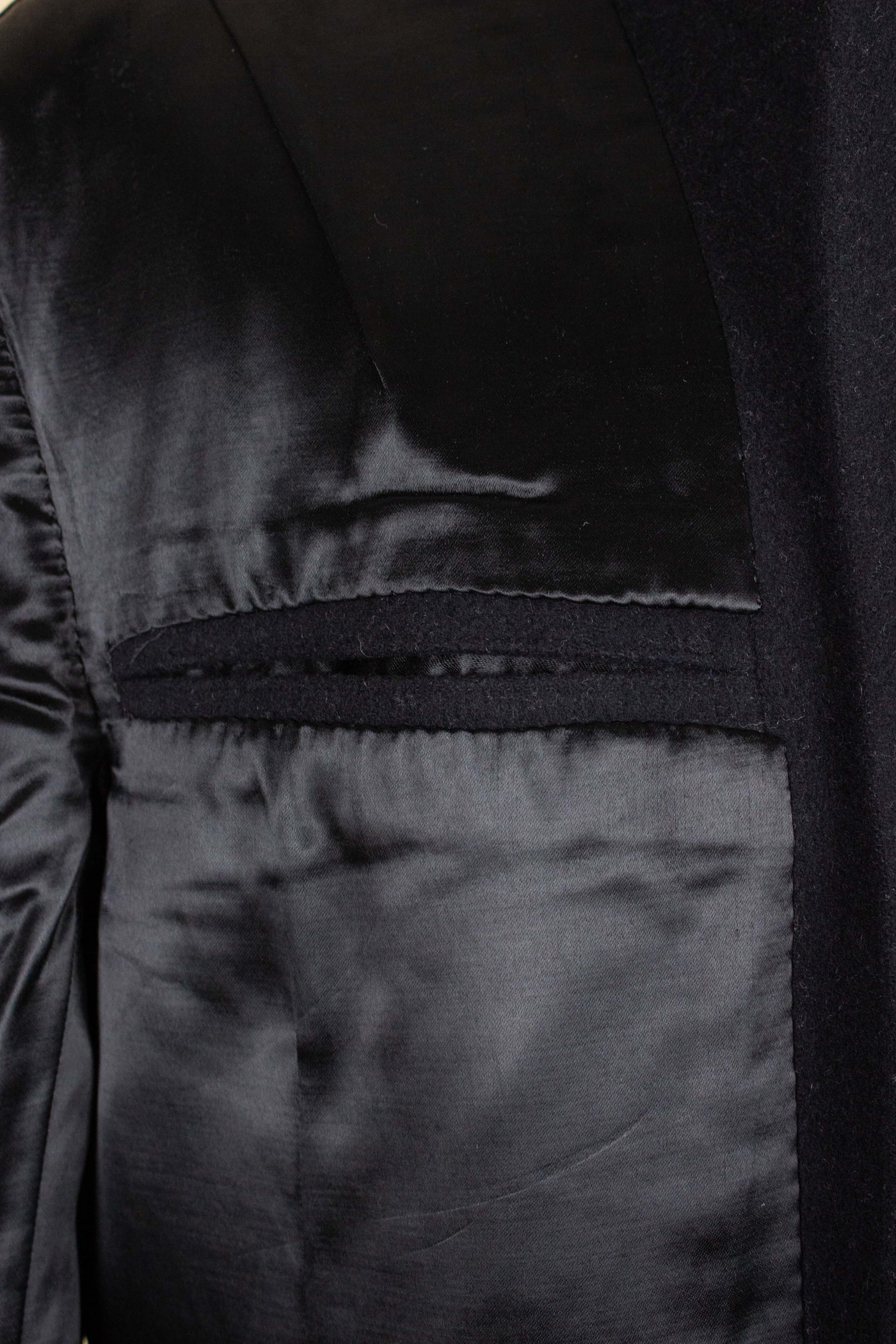 SWEDISH 1948 BLACK SINGLE BREASTED BESPOKE OVERCOAT BY STRÖMS. SIZE CA EU 48-50