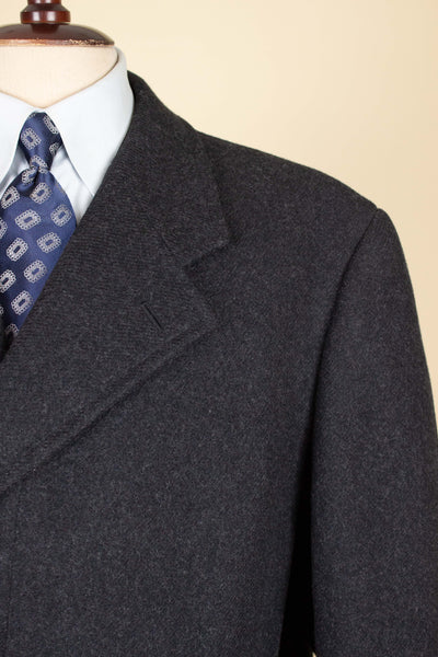 SWEDISH 1940S DARK GREY SINGLE BREASTED OVERCOAT BY KABOM. SIZE CA EU 50-52