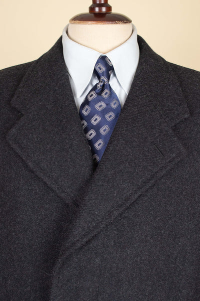 SWEDISH 1940S DARK GREY SINGLE BREASTED OVERCOAT BY KABOM. SIZE CA EU 50-52