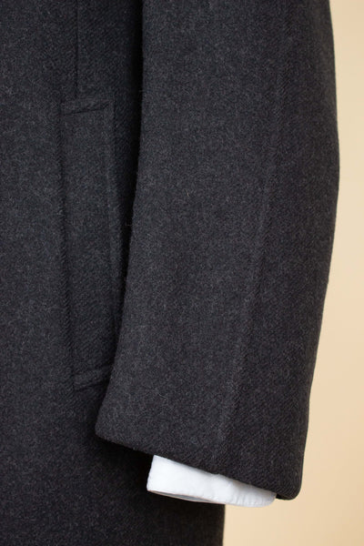 SWEDISH 1940S DARK GREY SINGLE BREASTED OVERCOAT BY KABOM. SIZE CA EU 50-52