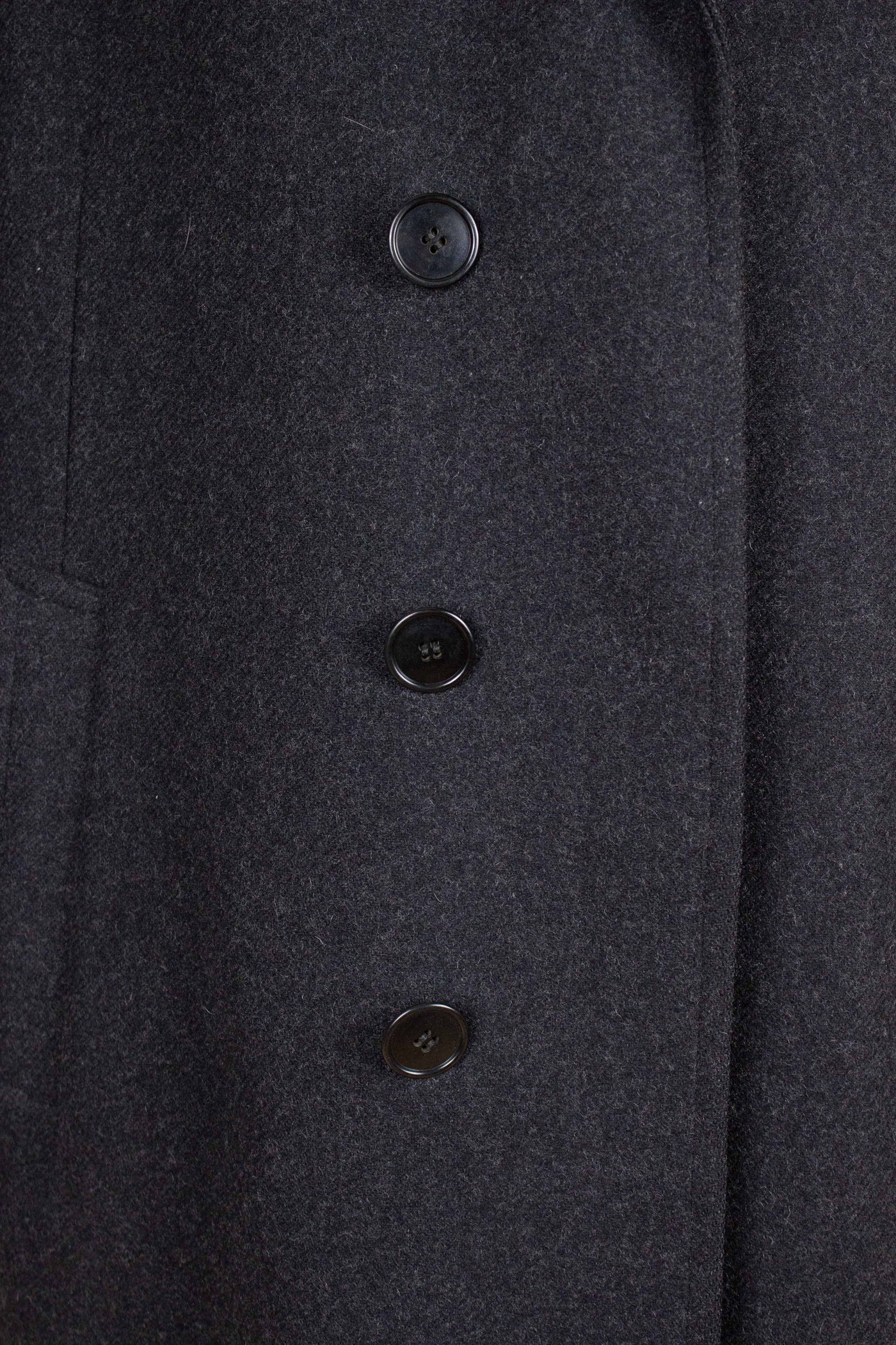 SWEDISH 1940S DARK GREY SINGLE BREASTED OVERCOAT BY KABOM. SIZE CA EU 50-52