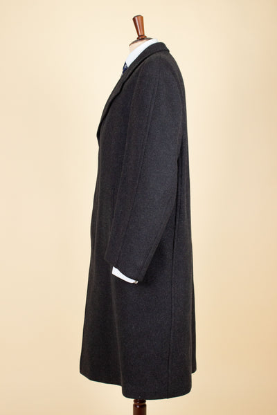SWEDISH 1940S DARK GREY SINGLE BREASTED OVERCOAT BY KABOM. SIZE CA EU 50-52