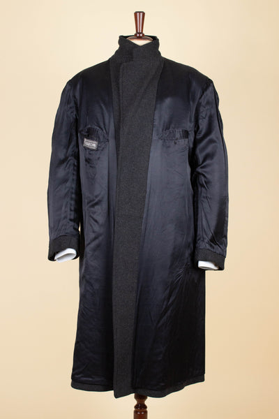 SWEDISH 1940S DARK GREY SINGLE BREASTED OVERCOAT BY KABOM. SIZE CA EU 50-52