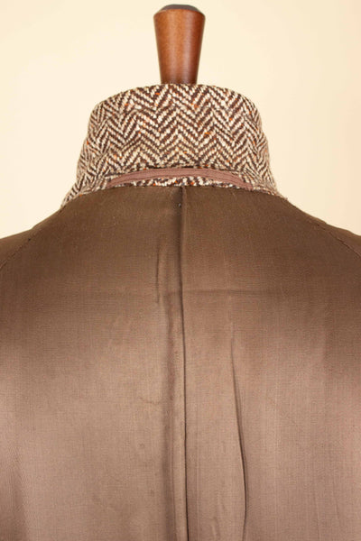 SWEDISH 1930S/1940S BROWN HERRINGBONE RAGLAN TWEED OVERCOAT. SIZE CA EU 48