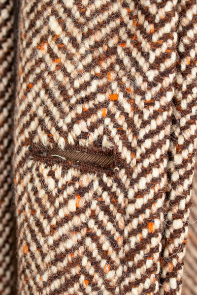 SWEDISH 1930S/1940S BROWN HERRINGBONE RAGLAN TWEED OVERCOAT. SIZE CA EU 48