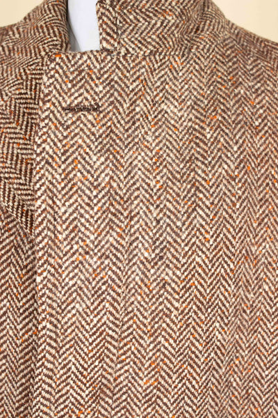 SWEDISH 1930S/1940S BROWN HERRINGBONE RAGLAN TWEED OVERCOAT. SIZE CA EU 48