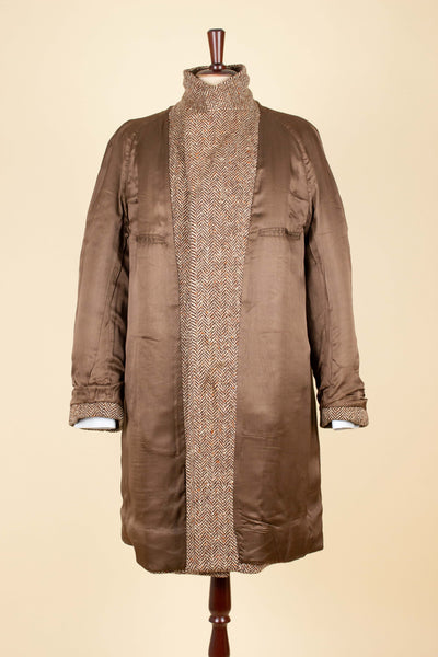 SWEDISH 1930S/1940S BROWN HERRINGBONE RAGLAN TWEED OVERCOAT. SIZE CA EU 48
