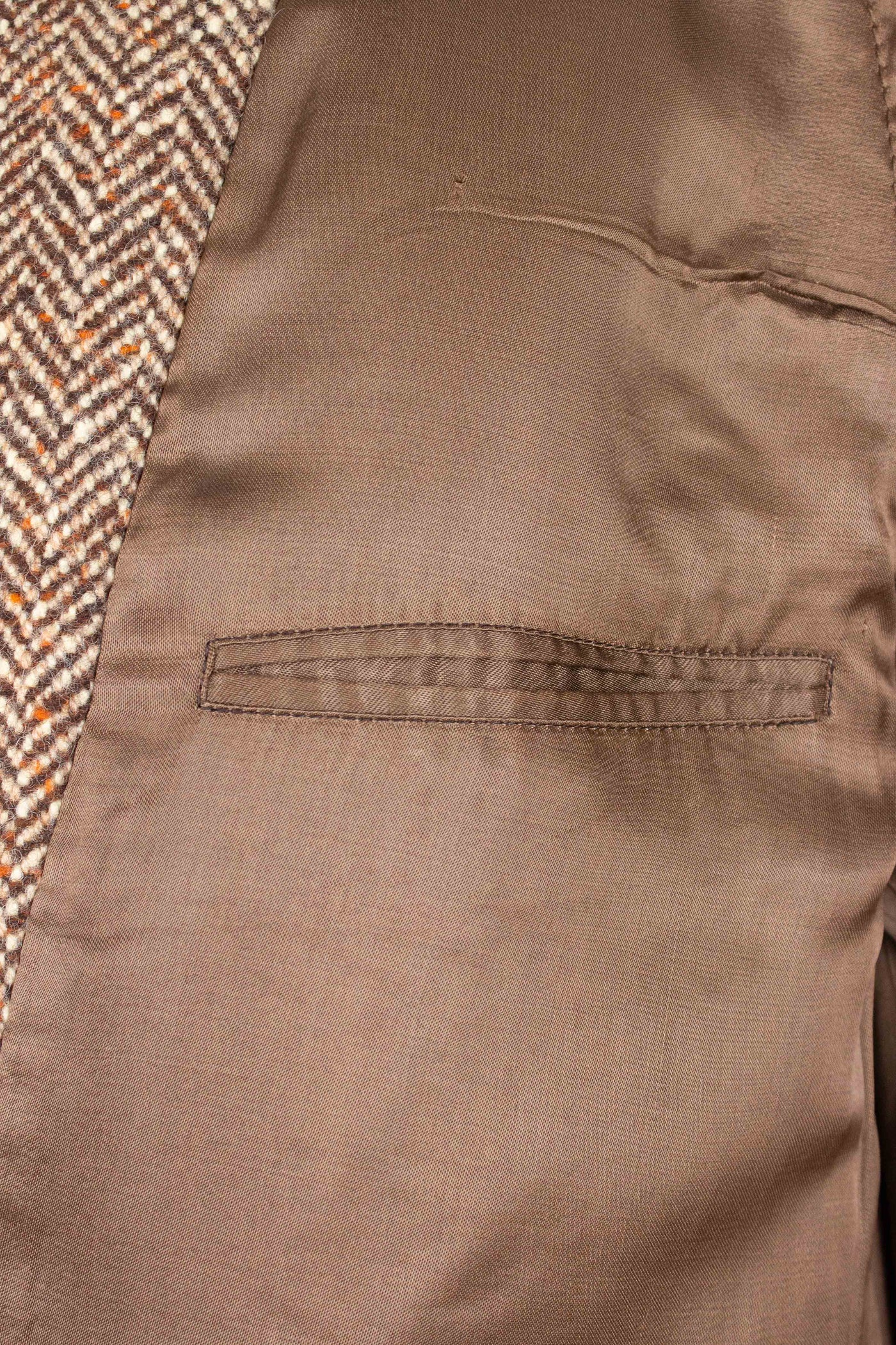 SWEDISH 1930S/1940S BROWN HERRINGBONE RAGLAN TWEED OVERCOAT. SIZE CA EU 48