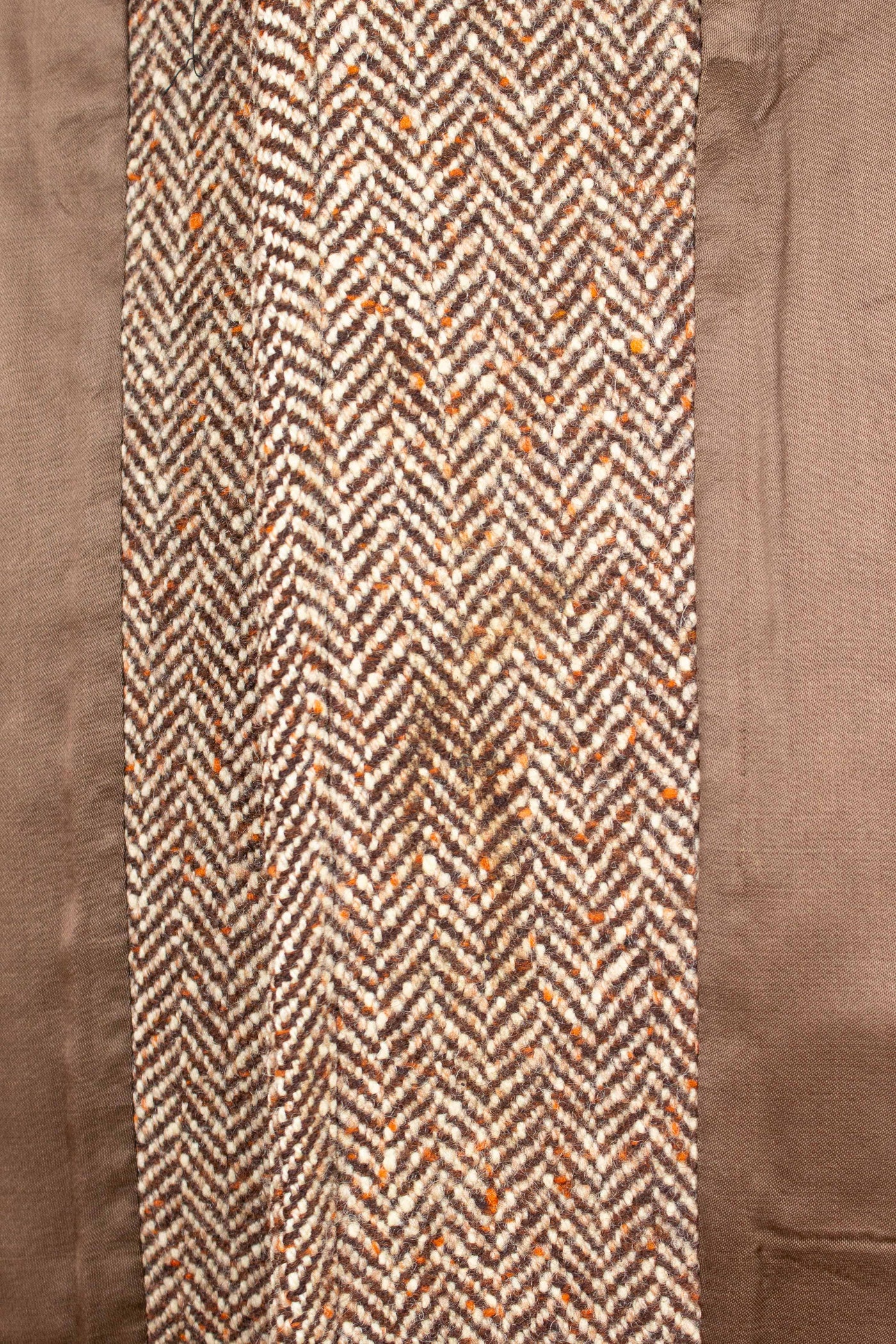 SWEDISH 1930S/1940S BROWN HERRINGBONE RAGLAN TWEED OVERCOAT. SIZE CA EU 48