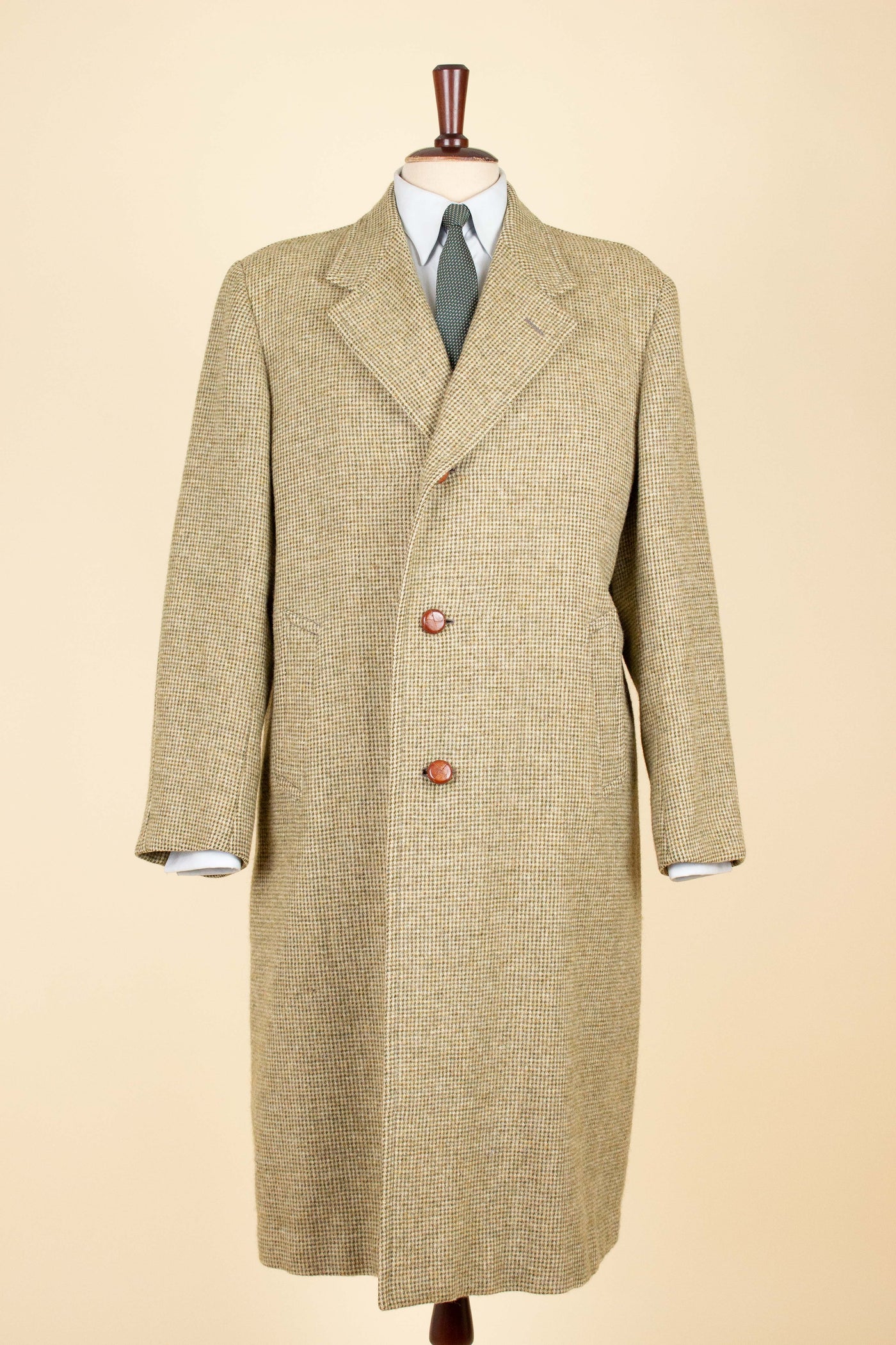 SWEDISH 1950S LIGHT GREEN SINGLE BREASTED TWEED OVERCOAT BY NORDISKA KOMPANIET. SIZE CA EU 48