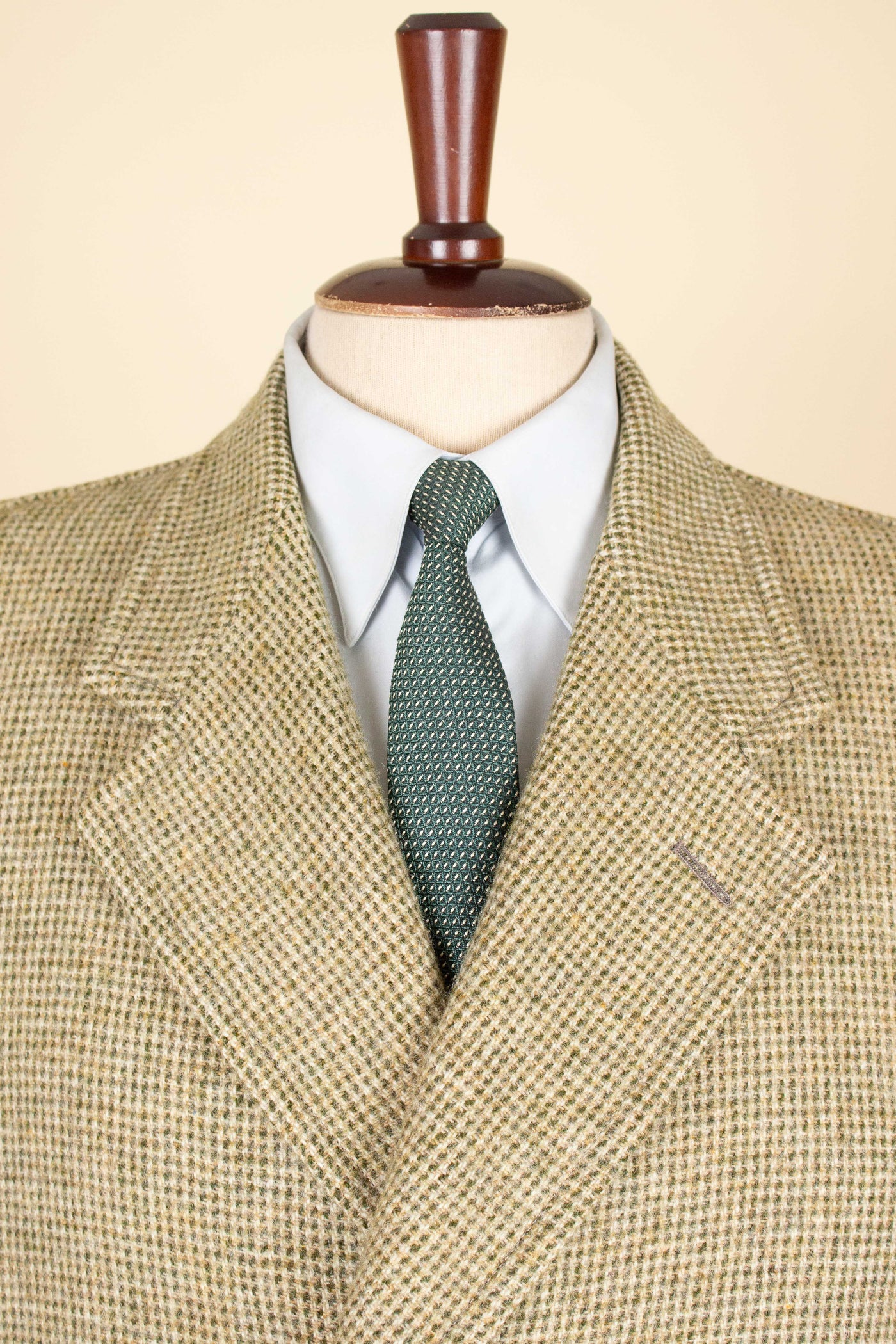 SWEDISH 1950S LIGHT GREEN SINGLE BREASTED TWEED OVERCOAT BY NORDISKA KOMPANIET. SIZE CA EU 48