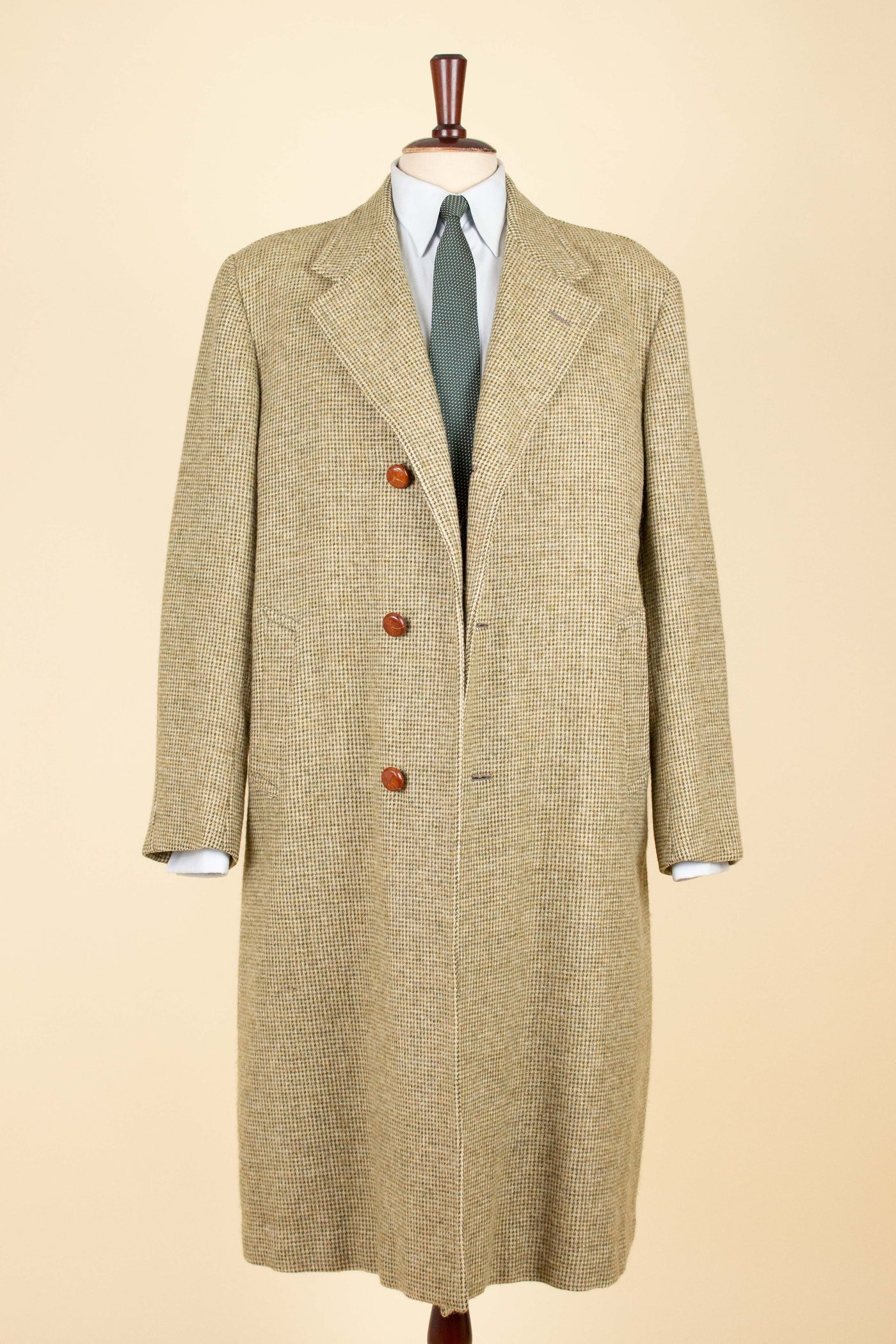 SWEDISH 1950S LIGHT GREEN SINGLE BREASTED TWEED OVERCOAT BY NORDISKA KOMPANIET. SIZE CA EU 48
