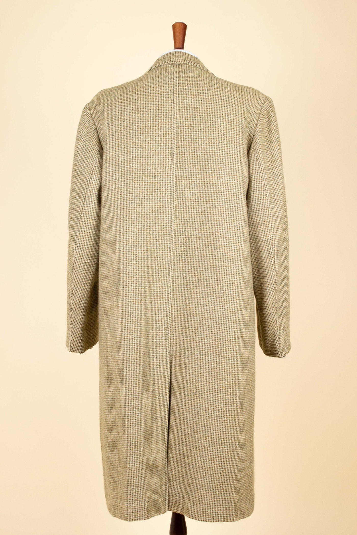 SWEDISH 1950S LIGHT GREEN SINGLE BREASTED TWEED OVERCOAT BY NORDISKA KOMPANIET. SIZE CA EU 48