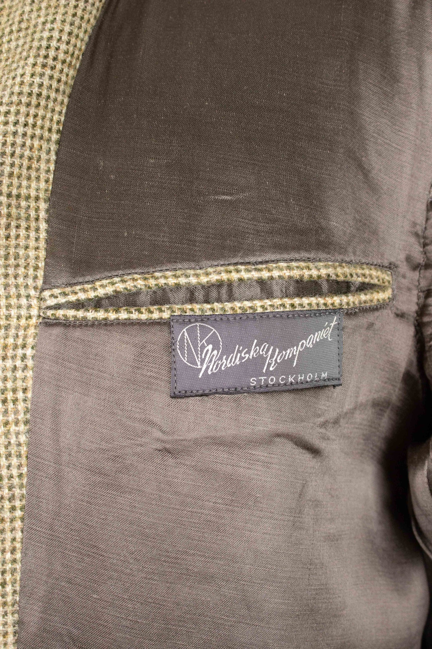 SWEDISH 1950S LIGHT GREEN SINGLE BREASTED TWEED OVERCOAT BY NORDISKA KOMPANIET. SIZE CA EU 48
