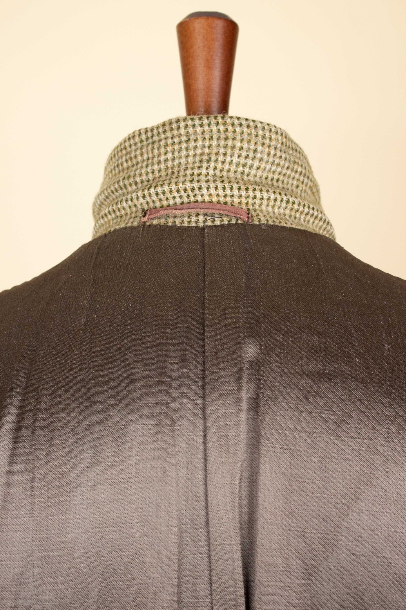 SWEDISH 1950S LIGHT GREEN SINGLE BREASTED TWEED OVERCOAT BY NORDISKA KOMPANIET. SIZE CA EU 48
