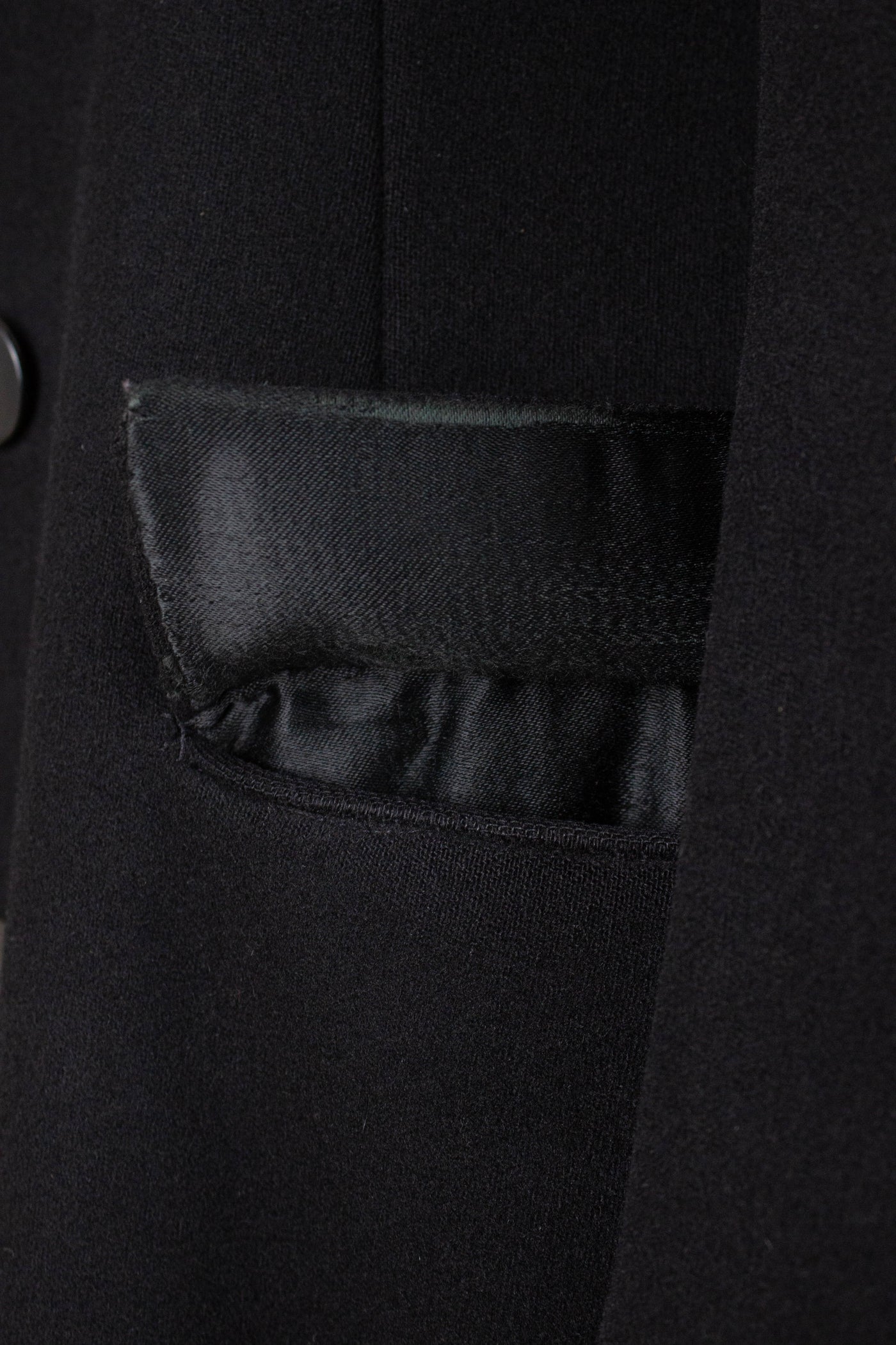 SWEDISH 1930S BLACK DOUBLE BREASTED OVERCOAT BY JUNEX. SIZE CA EU 46 LONG