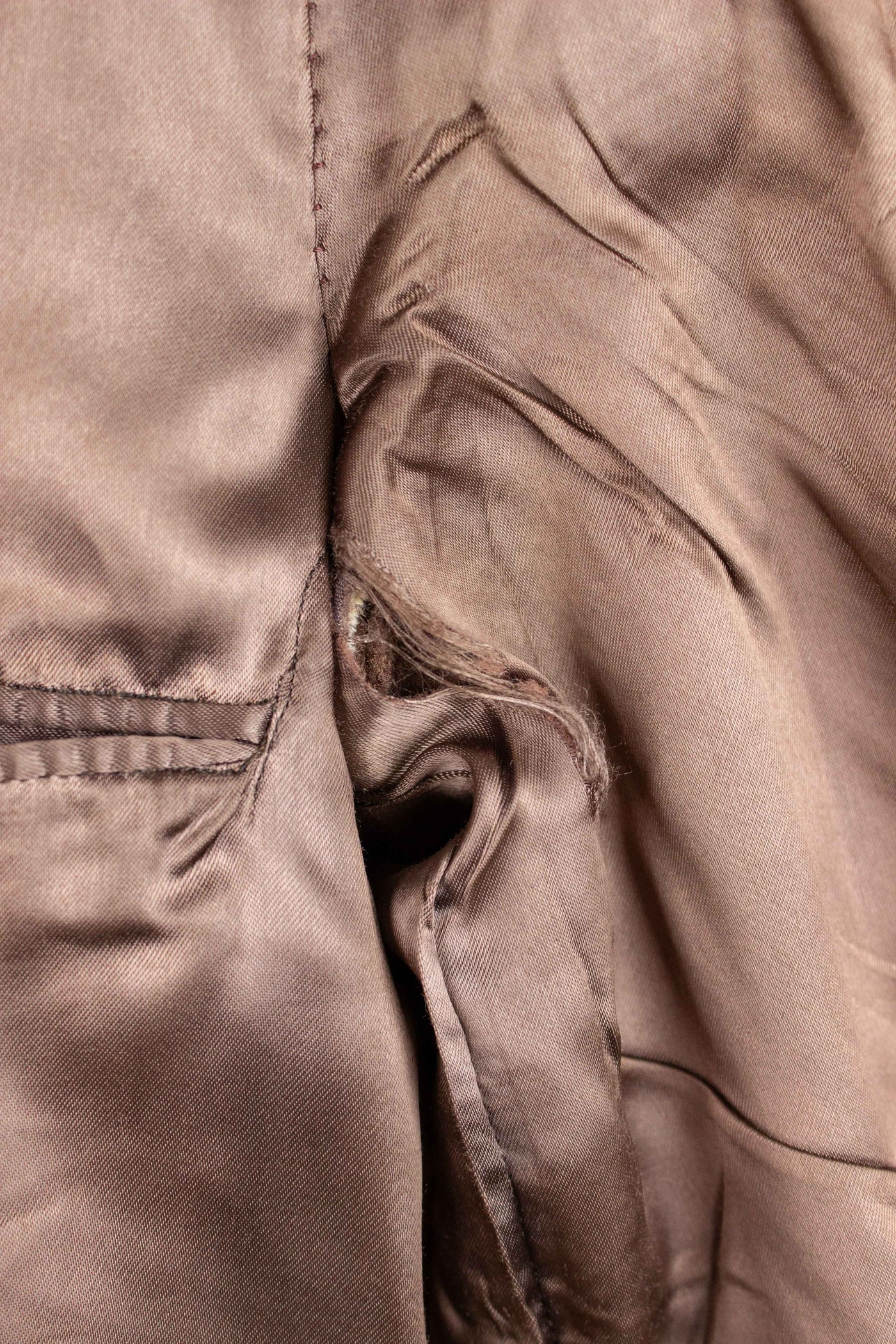 AMERICAN 1950S CHOCOLATE BROWN CAMEL WOOL SINGLE BREASTED OVERCOAT. SIZE CA EU 46-48