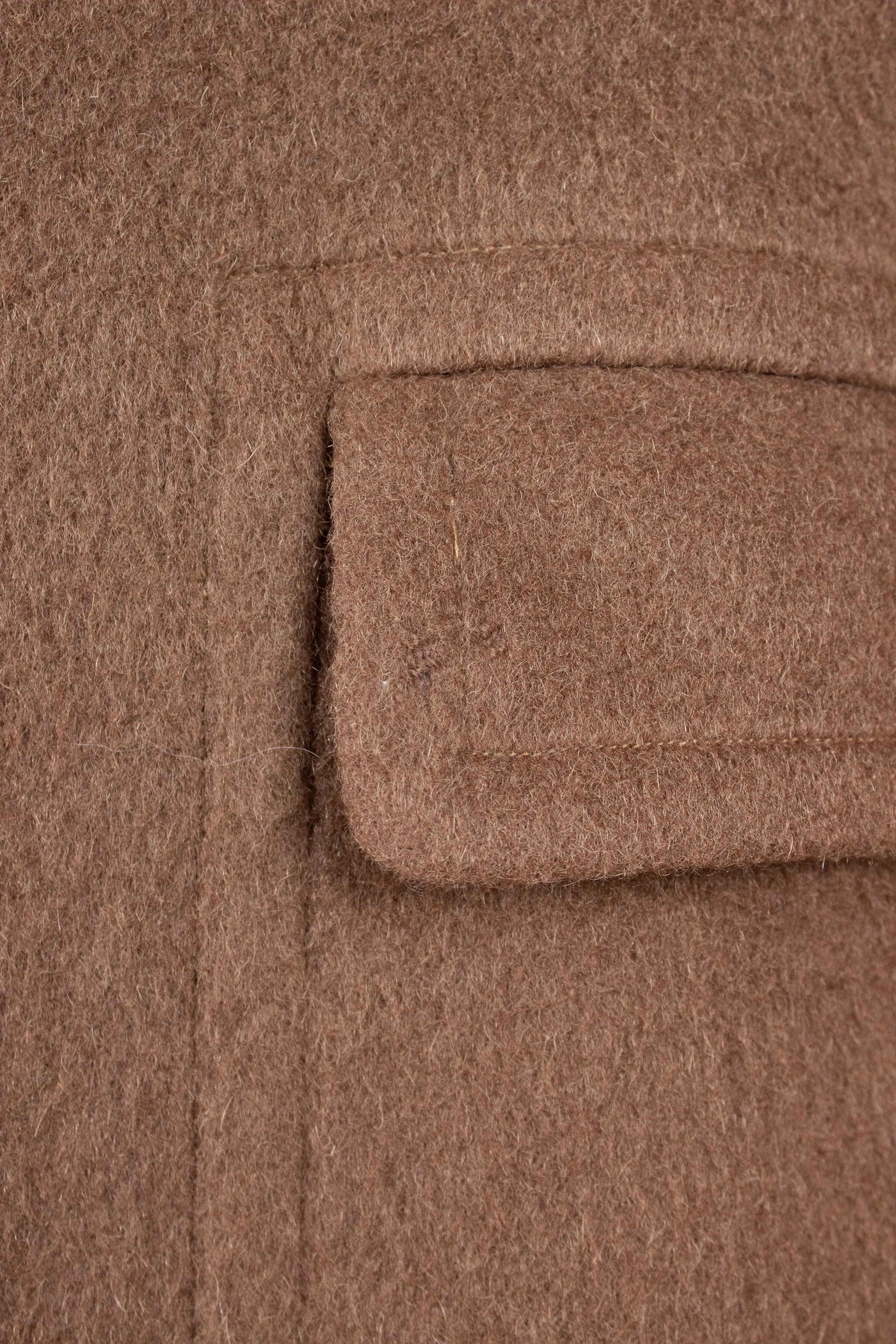 AMERICAN 1950S CHOCOLATE BROWN CAMEL WOOL SINGLE BREASTED OVERCOAT. SIZE CA EU 46-48
