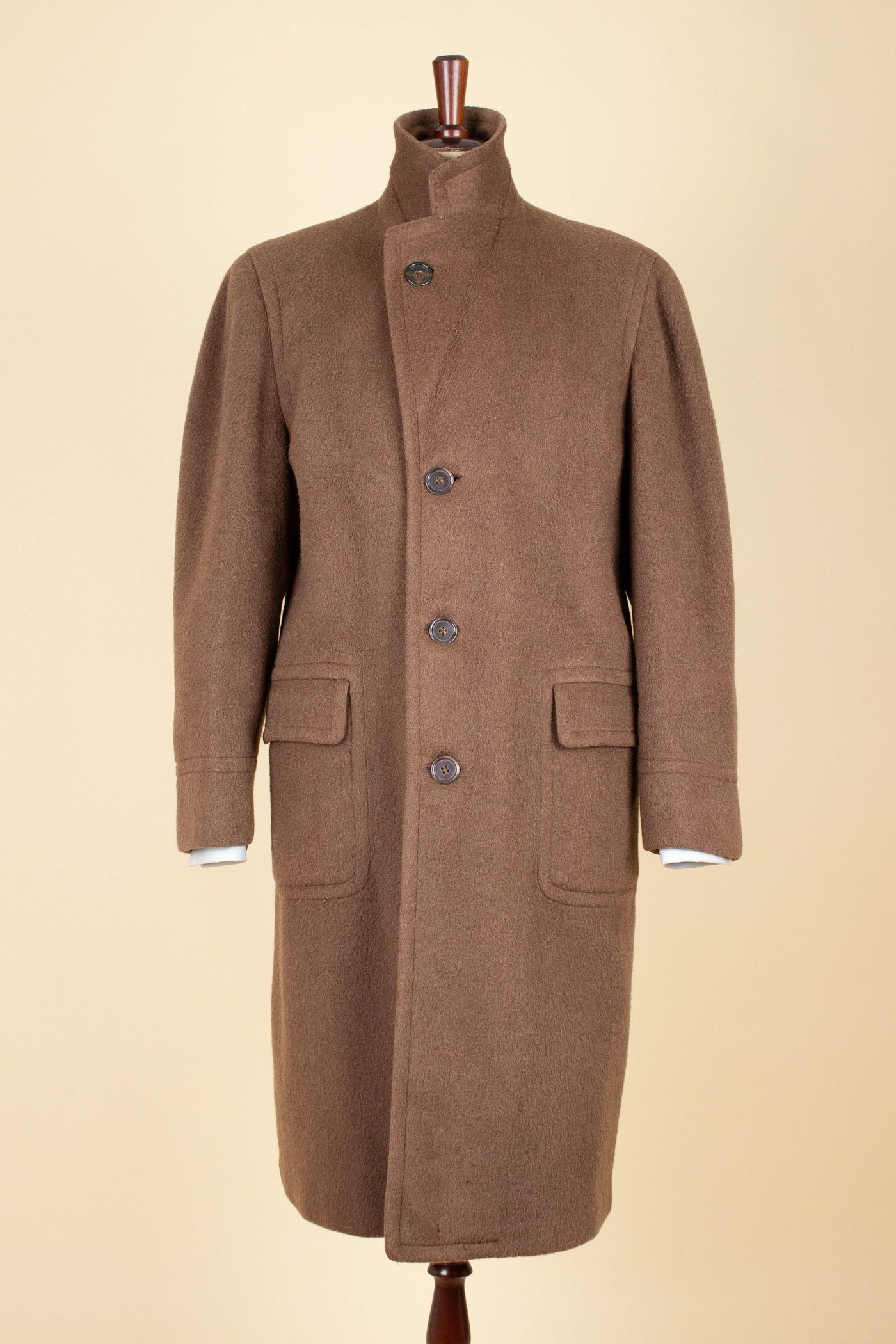 AMERICAN 1950S CHOCOLATE BROWN CAMEL WOOL SINGLE BREASTED OVERCOAT. SIZE CA EU 46-48
