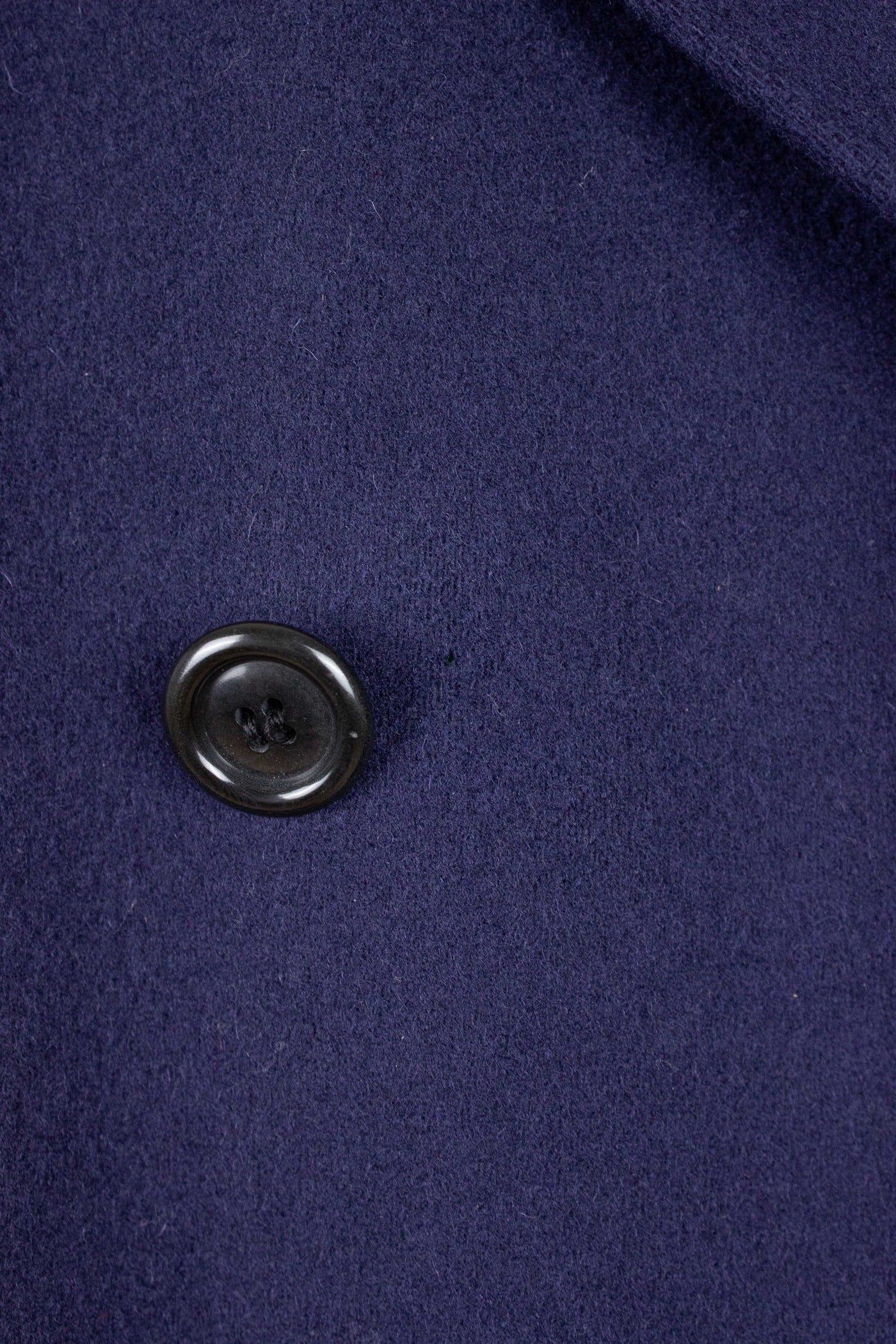 SWEDISH 1940S/1950S NAVY BLUE SINGLE BREASTED OVERCOAT BY WIDENGRENS. SIZE CA EU 48