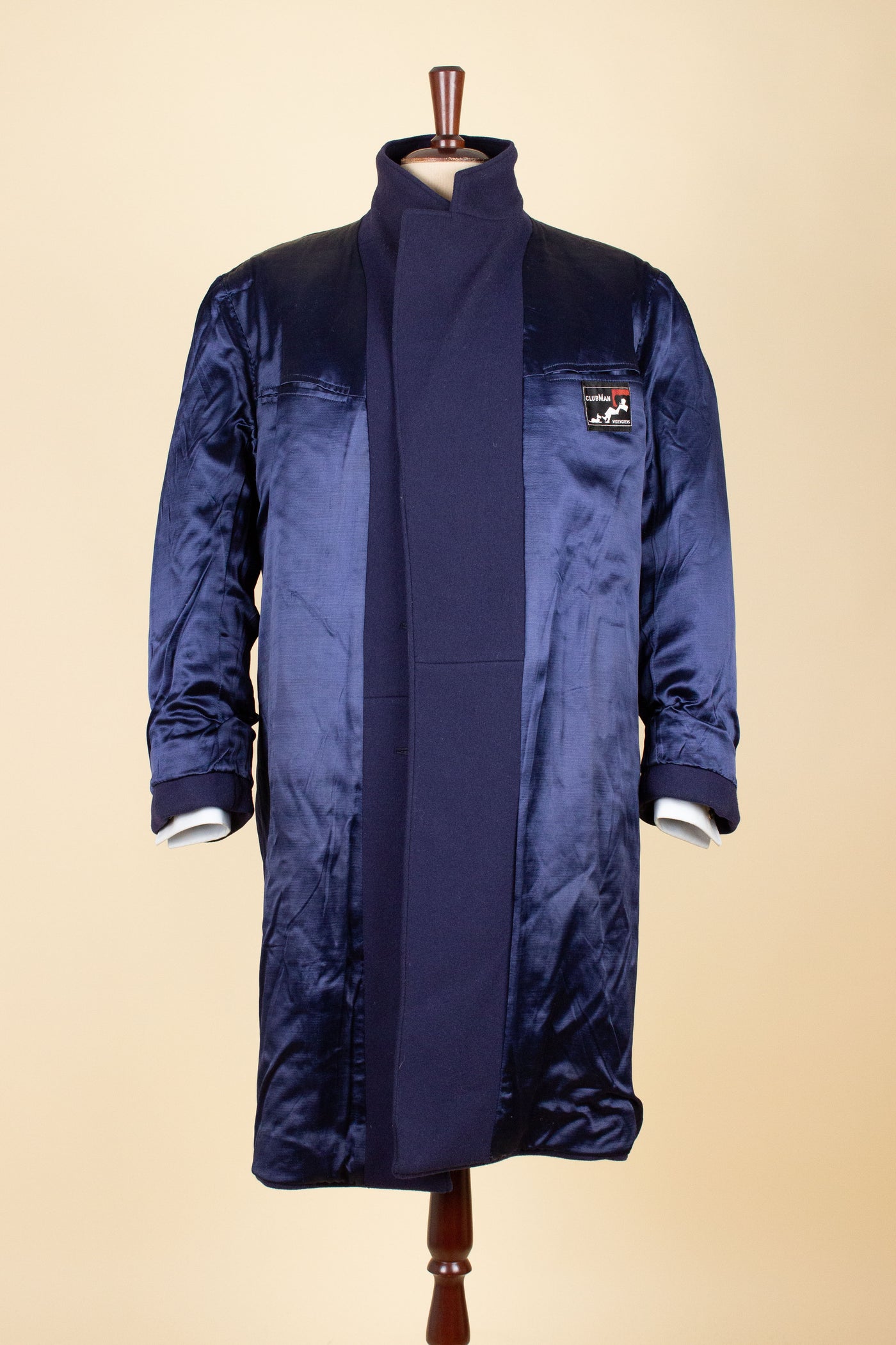 SWEDISH 1940S/1950S NAVY BLUE SINGLE BREASTED OVERCOAT BY WIDENGRENS. SIZE CA EU 48