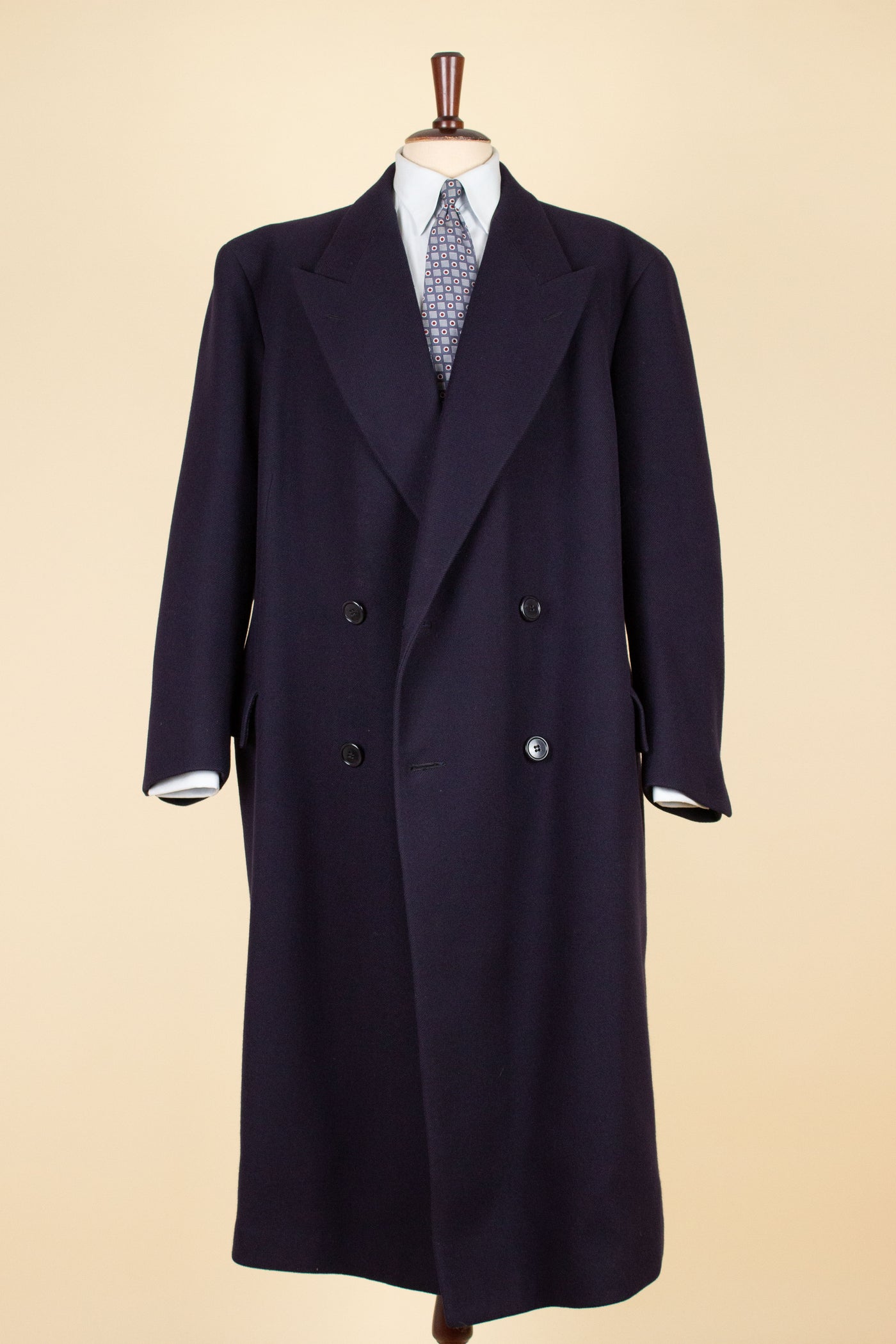 1930S/1940S NAVY BLUE DOUBLE BREASTED OVERCOAT BY UKNOWN MAKER. SIZE CA EU 56-58 SHORT