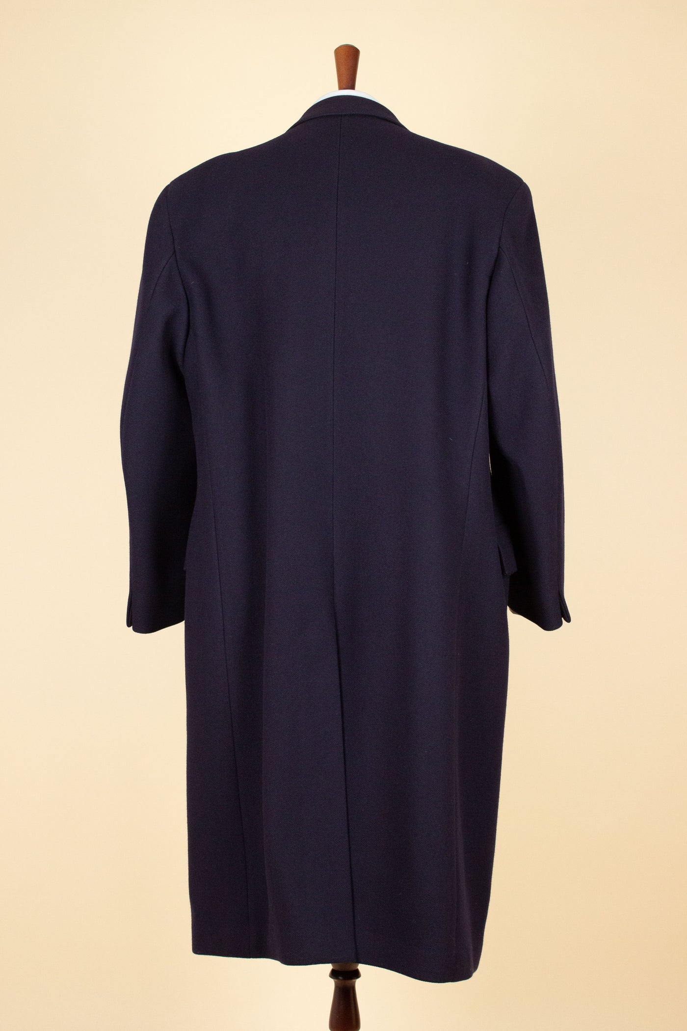 1930S/1940S NAVY BLUE DOUBLE BREASTED OVERCOAT BY UKNOWN MAKER. SIZE CA EU 56-58 SHORT