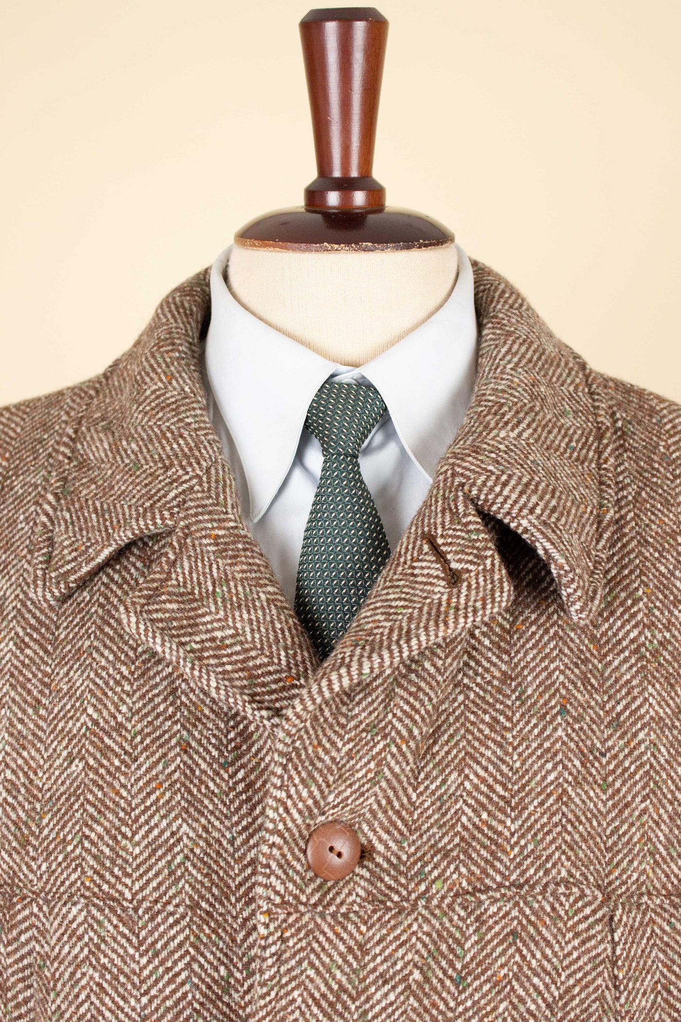 SWEDISH 1940S BROWN HERRINGBONE BELTED TWEED JACKET. SIZE CA EU 48