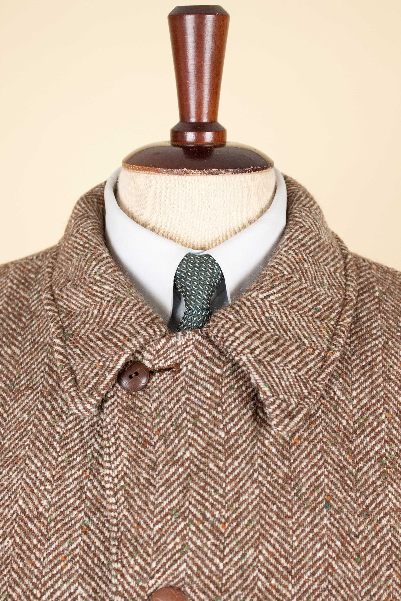 SWEDISH 1940S BROWN HERRINGBONE BELTED TWEED JACKET. SIZE CA EU 48