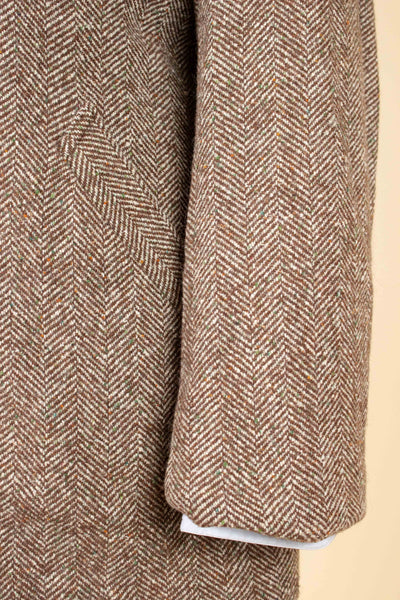SWEDISH 1940S BROWN HERRINGBONE BELTED TWEED JACKET. SIZE CA EU 48