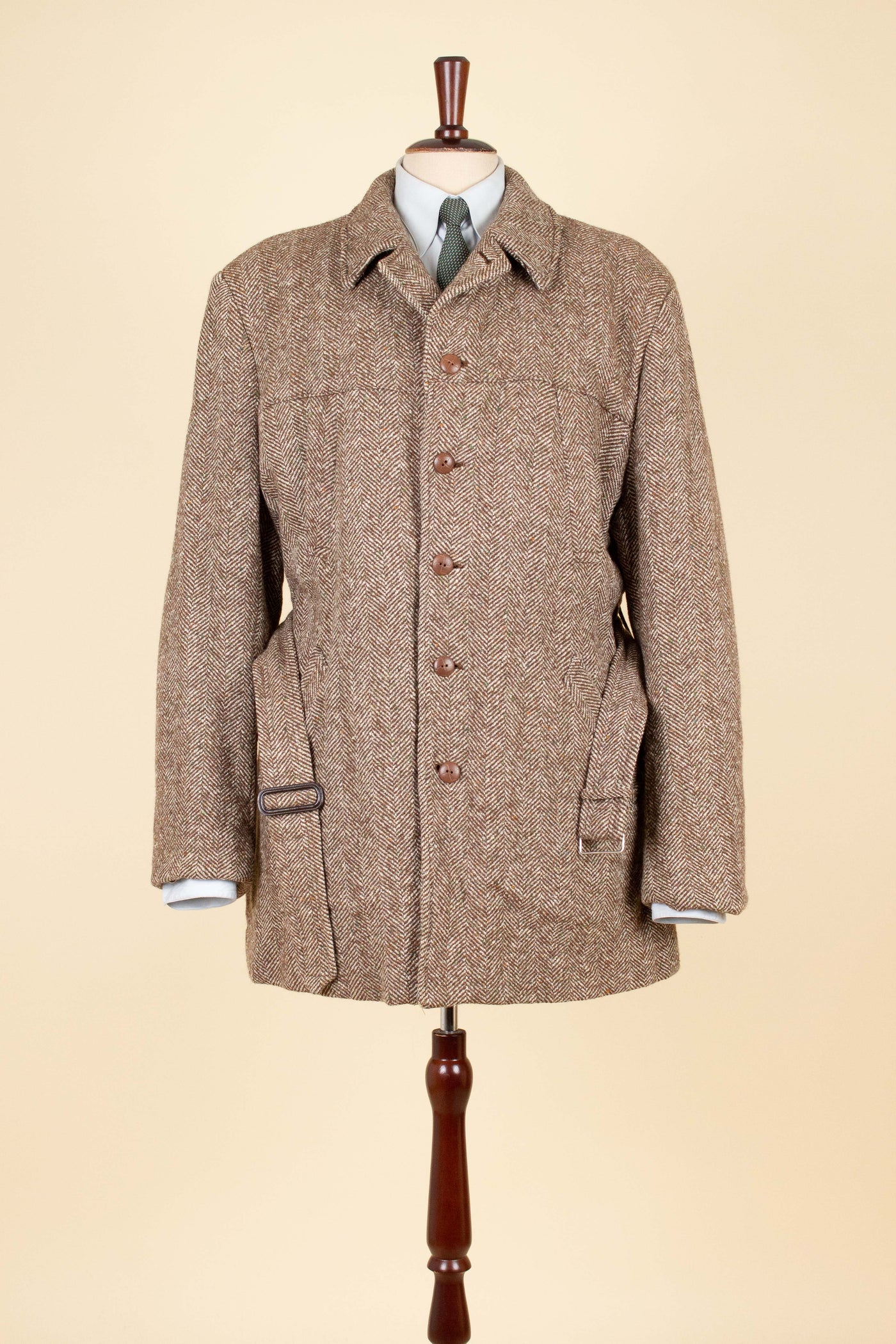 SWEDISH 1940S BROWN HERRINGBONE BELTED TWEED JACKET. SIZE CA EU 48