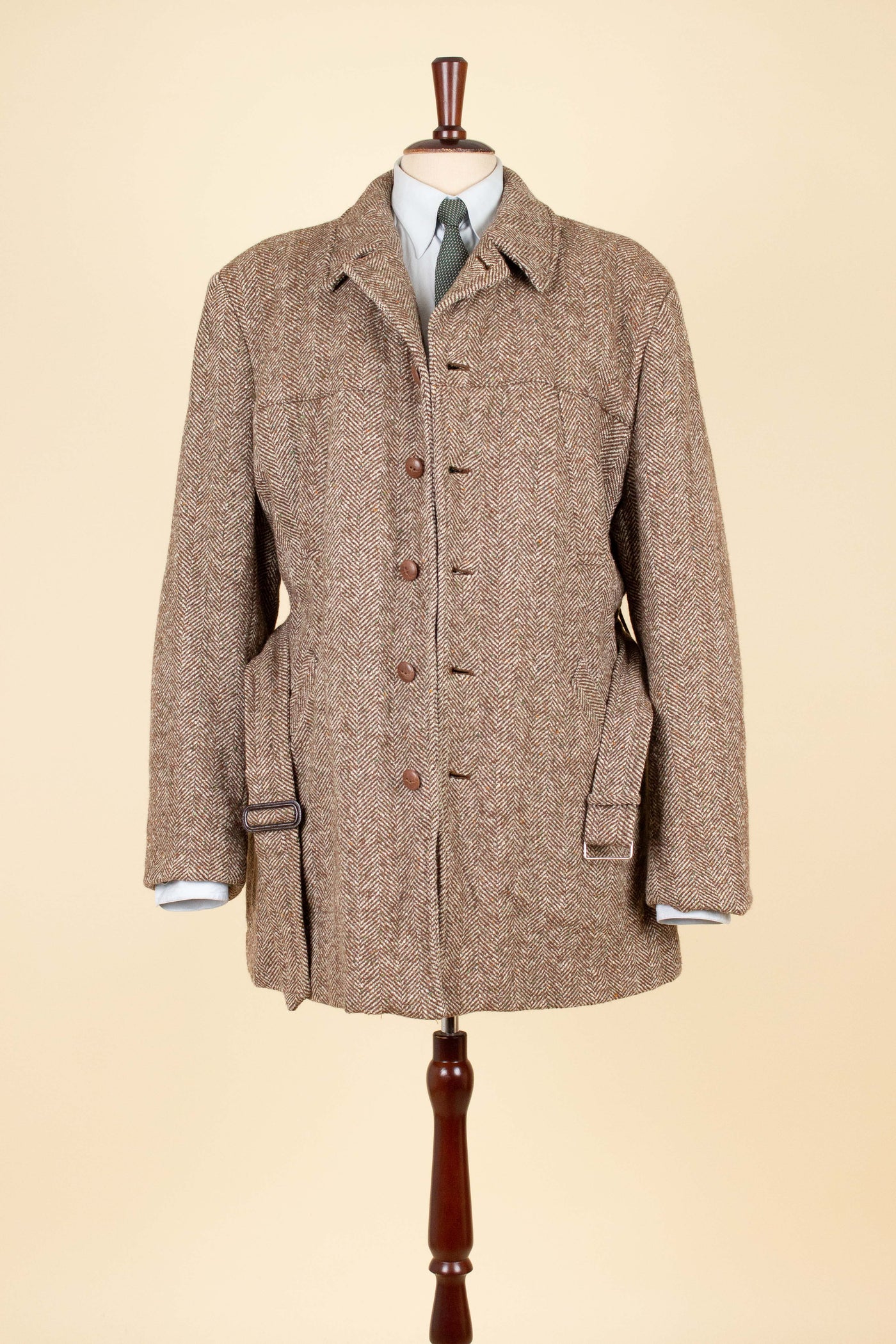 SWEDISH 1940S BROWN HERRINGBONE BELTED TWEED JACKET. SIZE CA EU 48